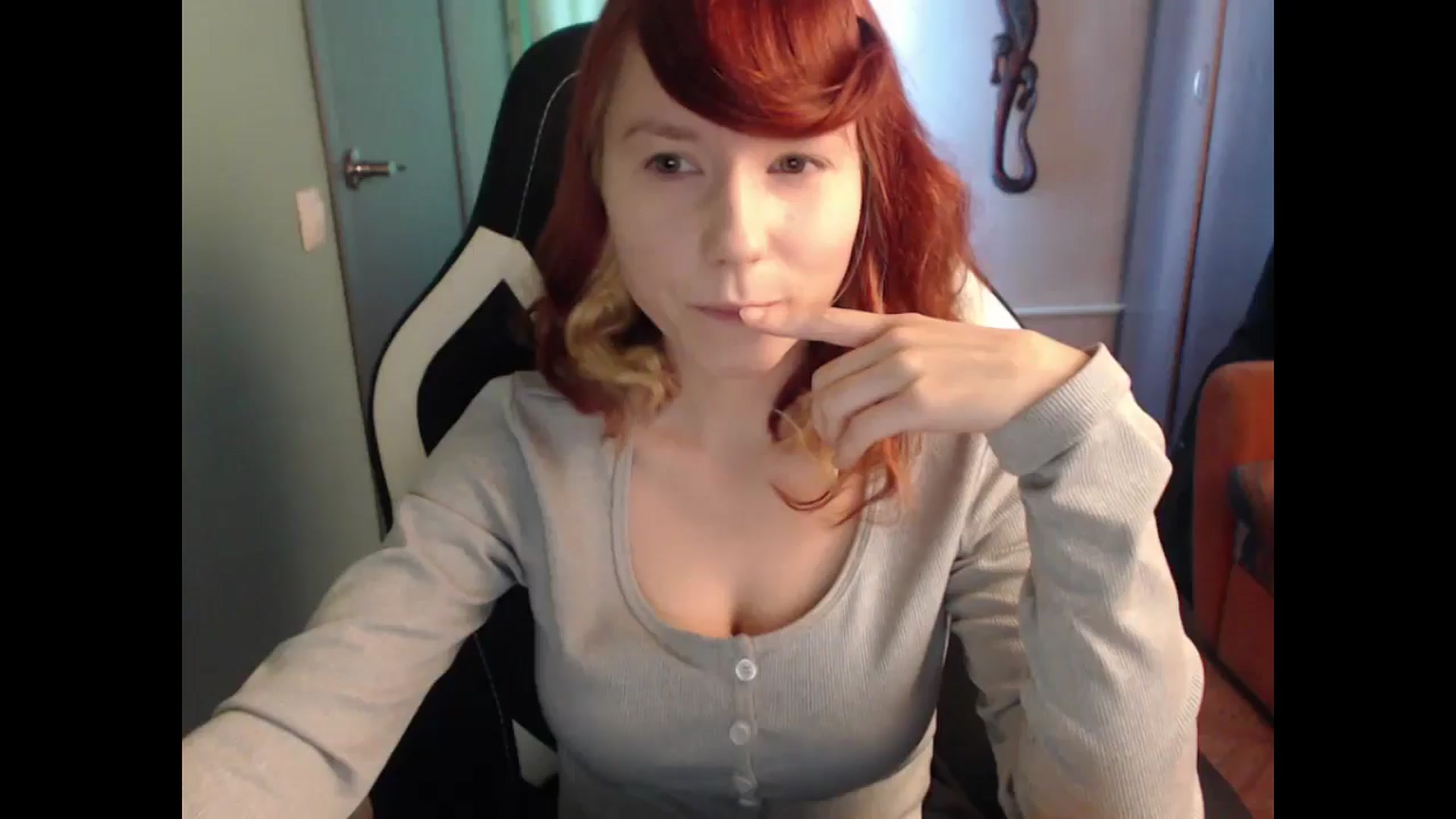 Gallery image thumbnail from NikiFoks18's myfreecams stream on, 03/10/2025, 08:26 image 12 of 20