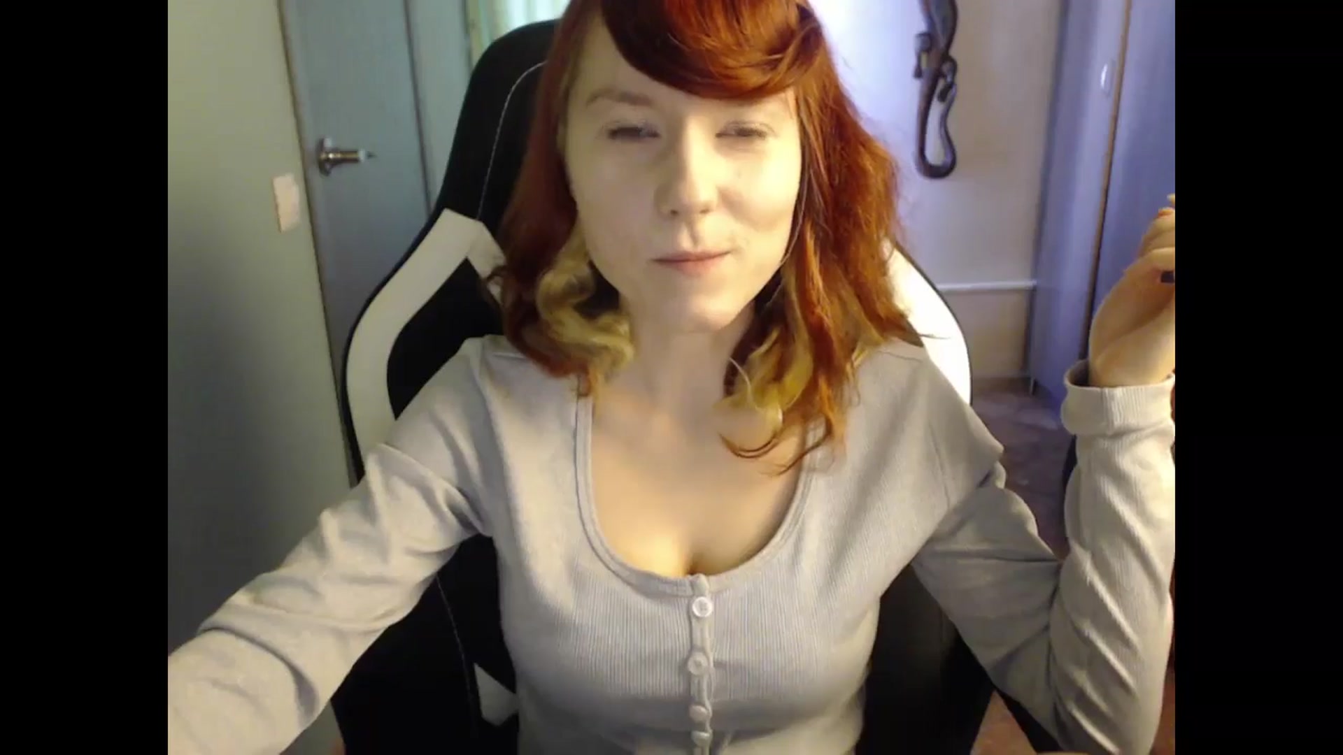 Gallery image thumbnail from NikiFoks18's myfreecams stream on, 03/10/2025, 08:26 image 4 of 20