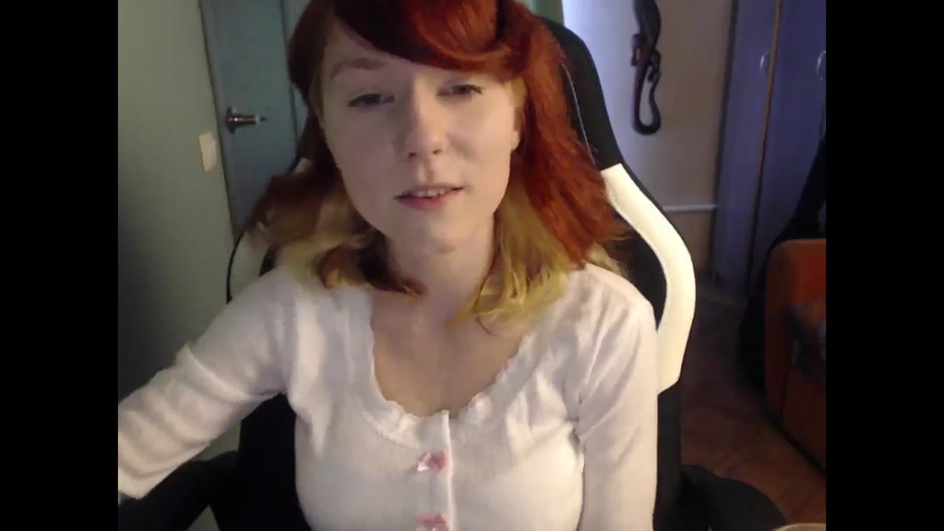 Gallery image thumbnail from NikiFoks18's myfreecams stream on, 03/11/2025, 08:19 image 16 of 20