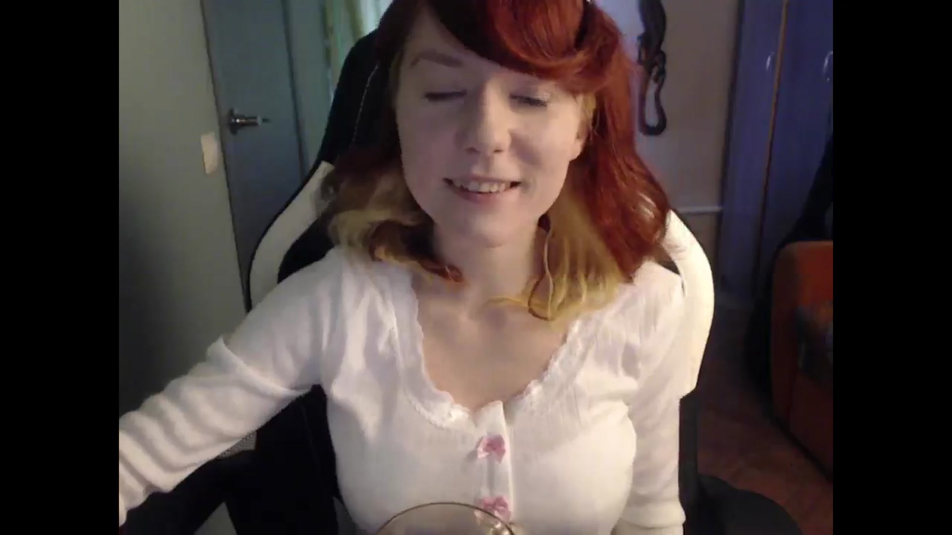 Gallery image thumbnail from NikiFoks18's myfreecams stream on, 03/11/2025, 08:19 image 9 of 20