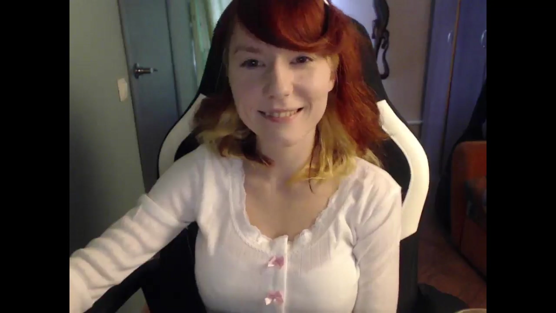 Gallery image thumbnail from NikiFoks18's myfreecams stream on, 03/11/2025, 08:19 image 17 of 20