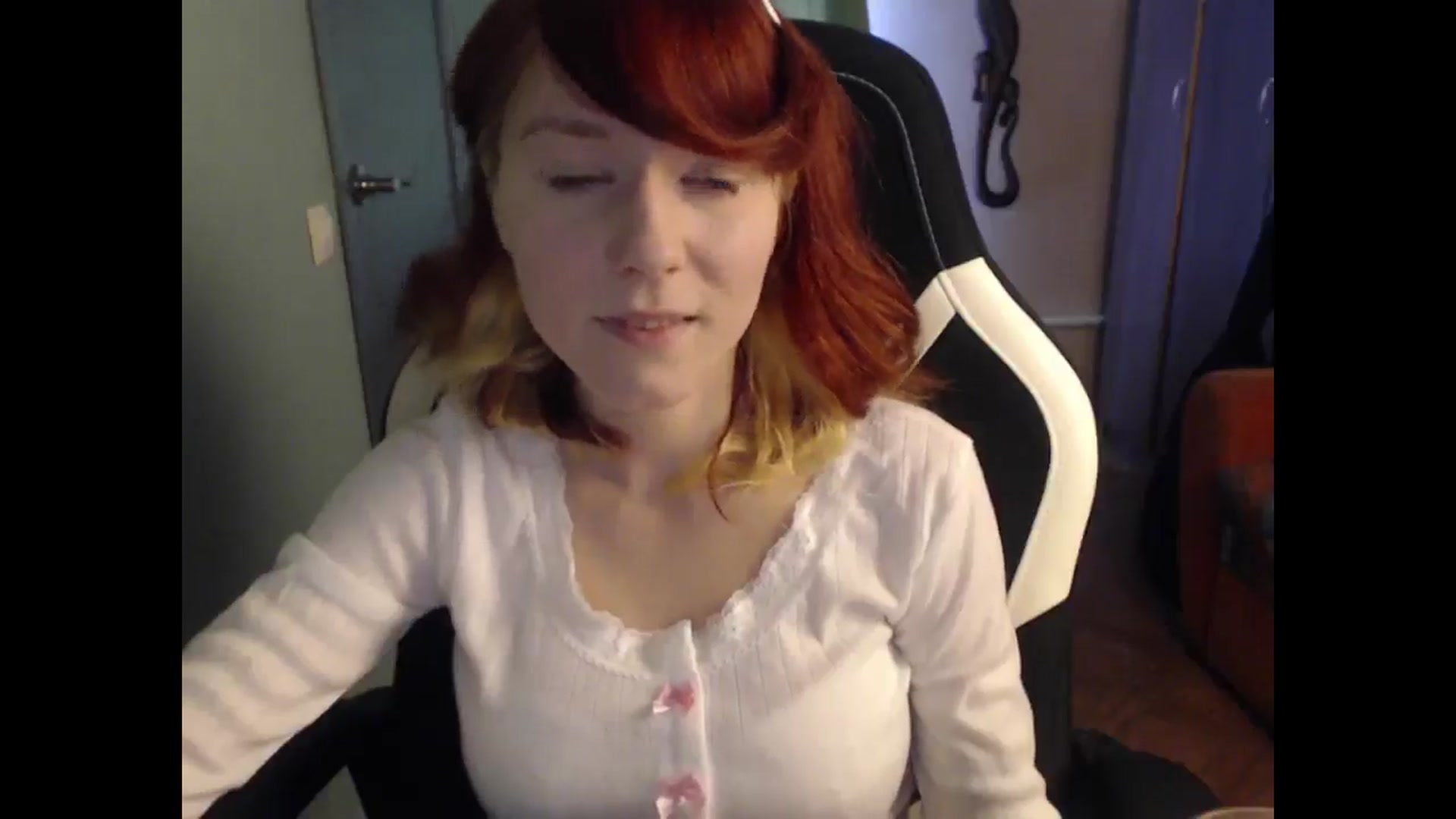 Gallery image thumbnail from NikiFoks18's myfreecams stream on, 03/11/2025, 08:19 image 15 of 20