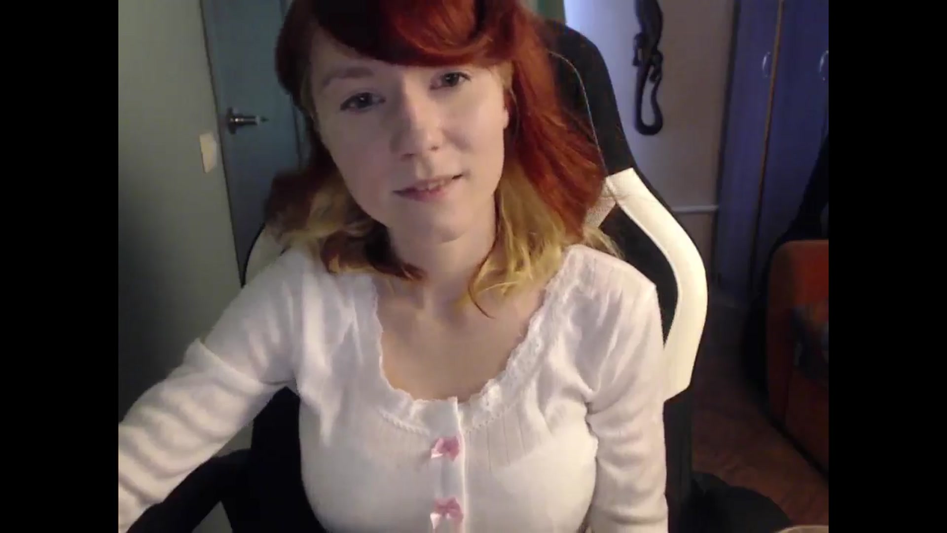 Gallery image thumbnail from NikiFoks18's myfreecams stream on, 03/11/2025, 08:19 image 14 of 20