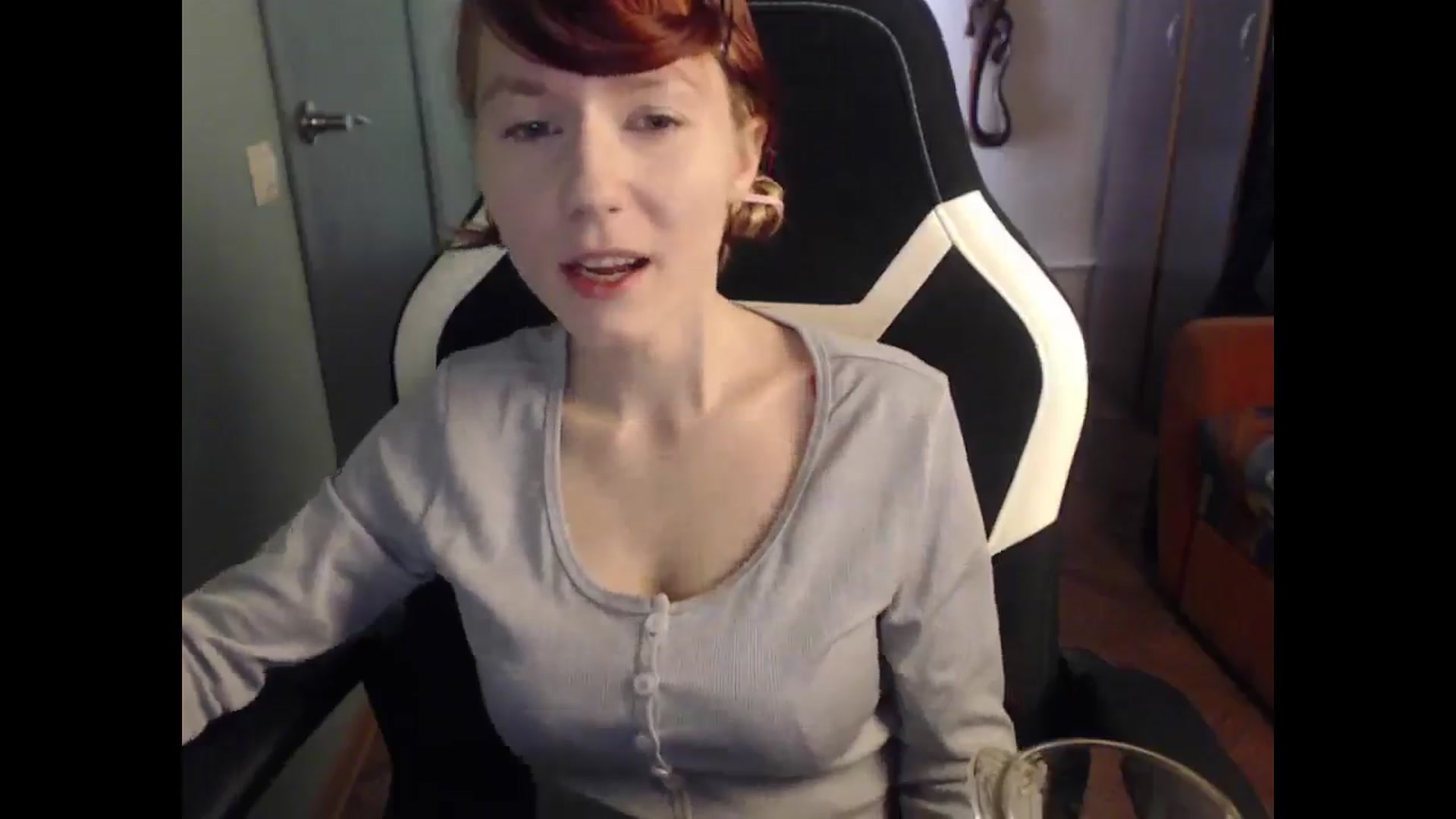 Gallery image thumbnail from NikiFoks18's myfreecams stream on, 03/23/2025, 03:42 image 15 of 20