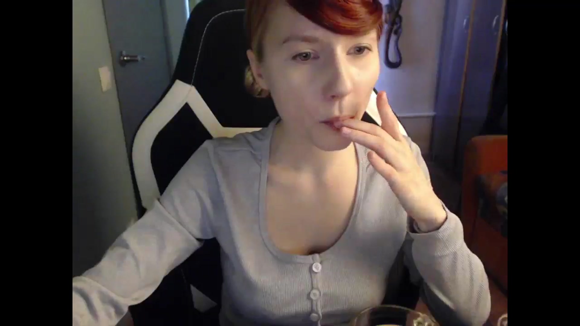 Gallery image thumbnail from NikiFoks18's myfreecams stream on, 03/23/2025, 08:41 image 4 of 20