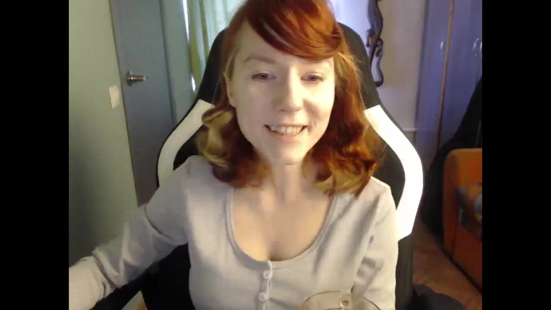 Gallery image thumbnail from NikiFoks18's myfreecams stream on, 03/25/2025, 09:27 image 13 of 20