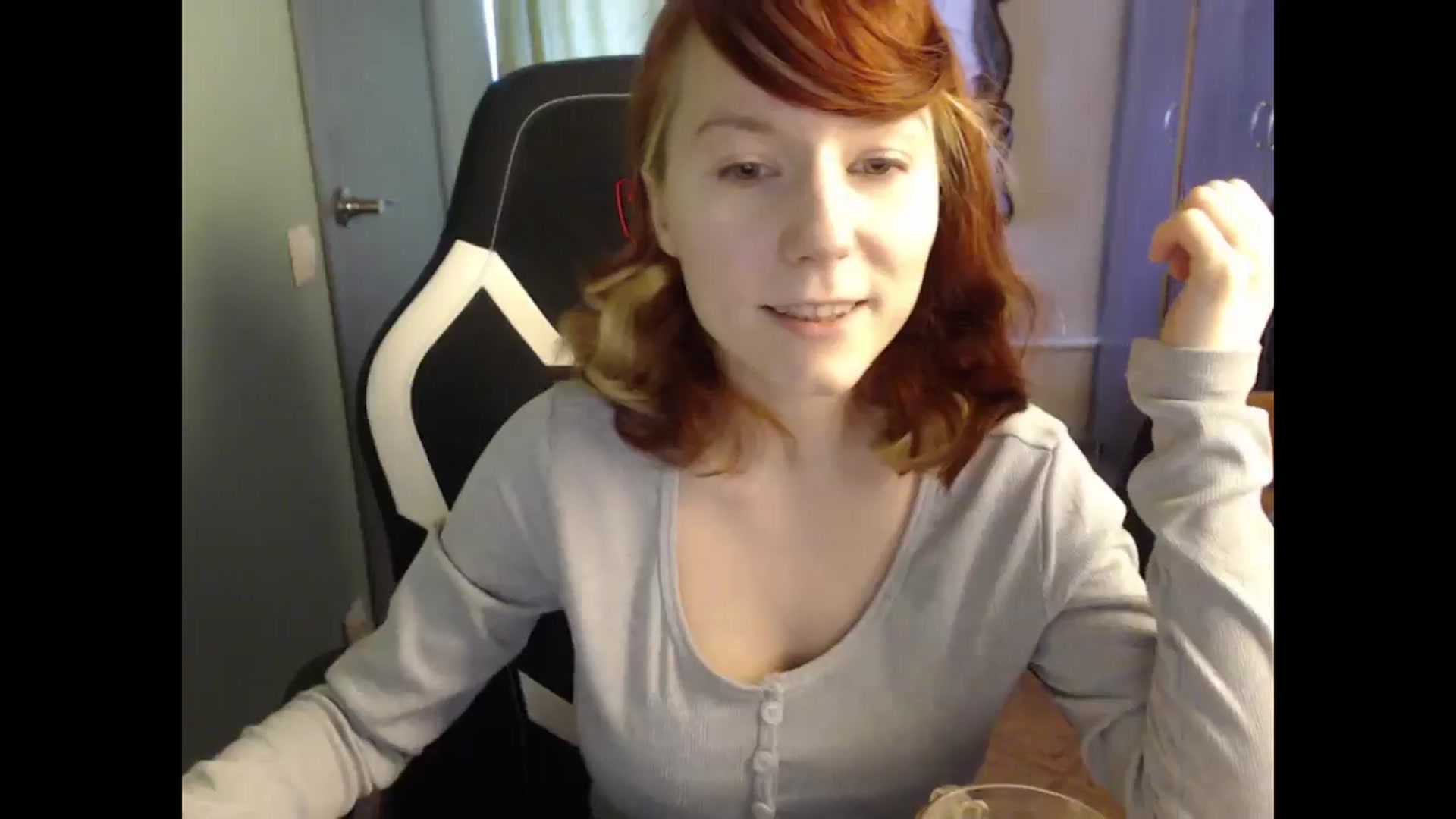 Gallery image thumbnail from NikiFoks18's myfreecams stream on, 03/25/2025, 09:27 image 17 of 20