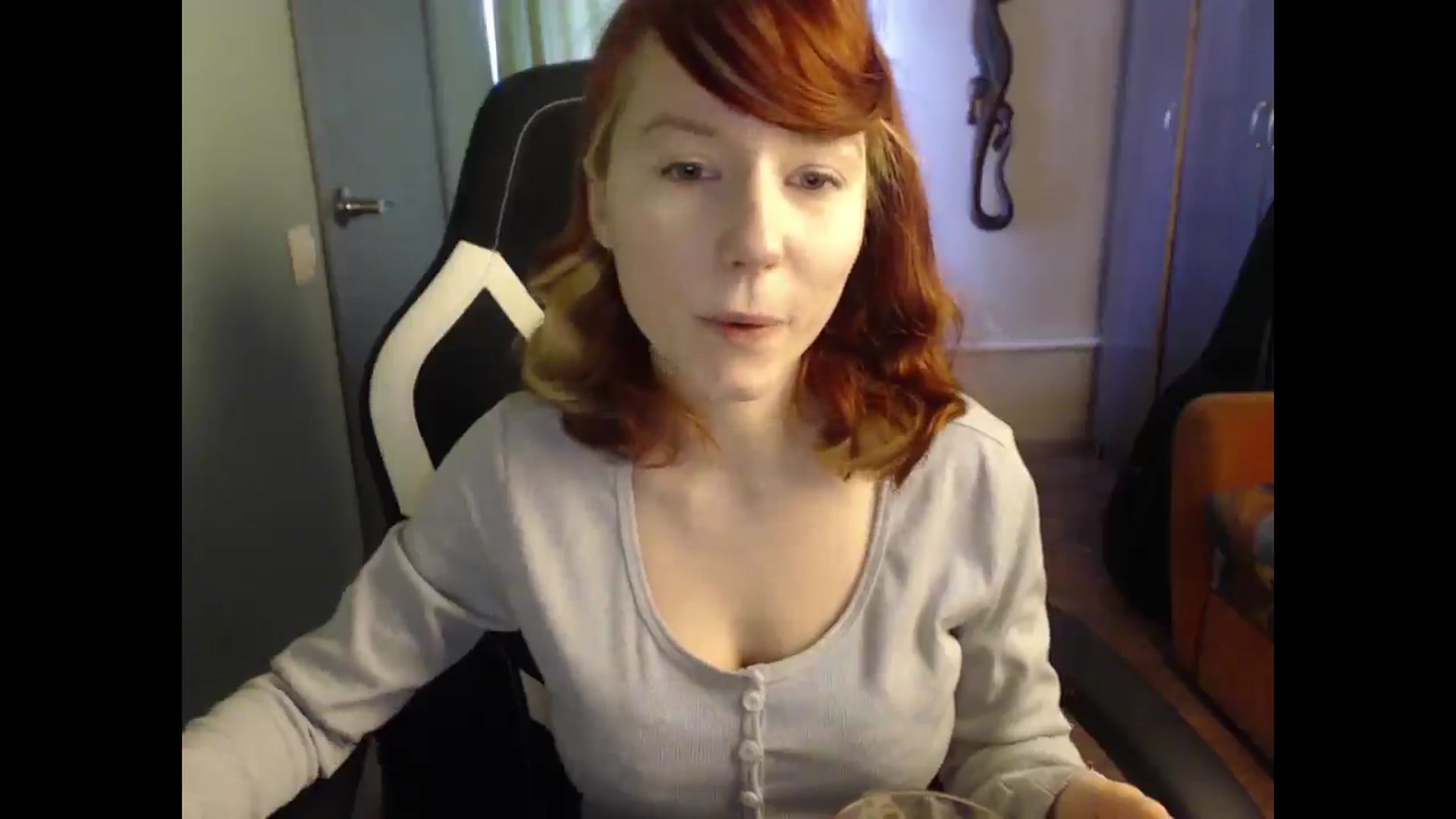 Gallery image thumbnail from NikiFoks18's myfreecams stream on, 03/25/2025, 09:27 image 15 of 20