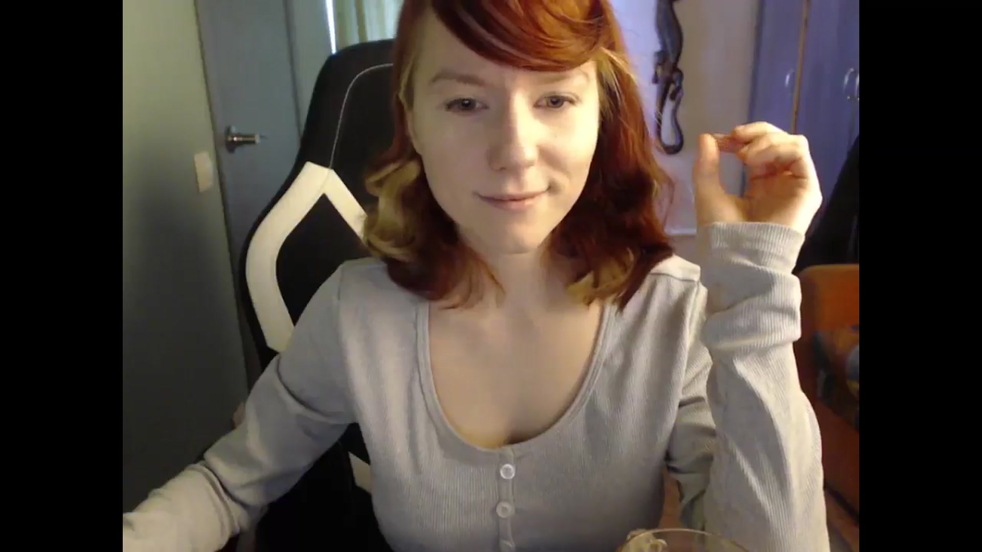 Gallery image thumbnail from NikiFoks18's myfreecams stream on, 03/25/2025, 09:27 image 16 of 20