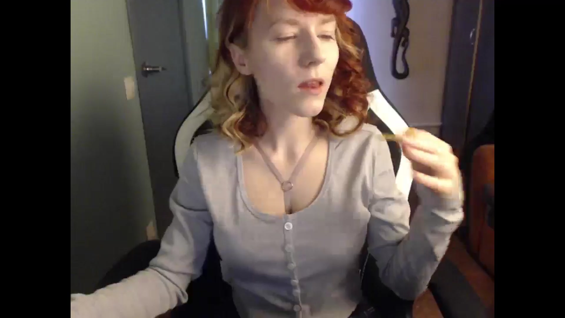 Gallery image thumbnail from NikiFoks18's myfreecams stream on, 03/27/2025, 04:05 image 7 of 20