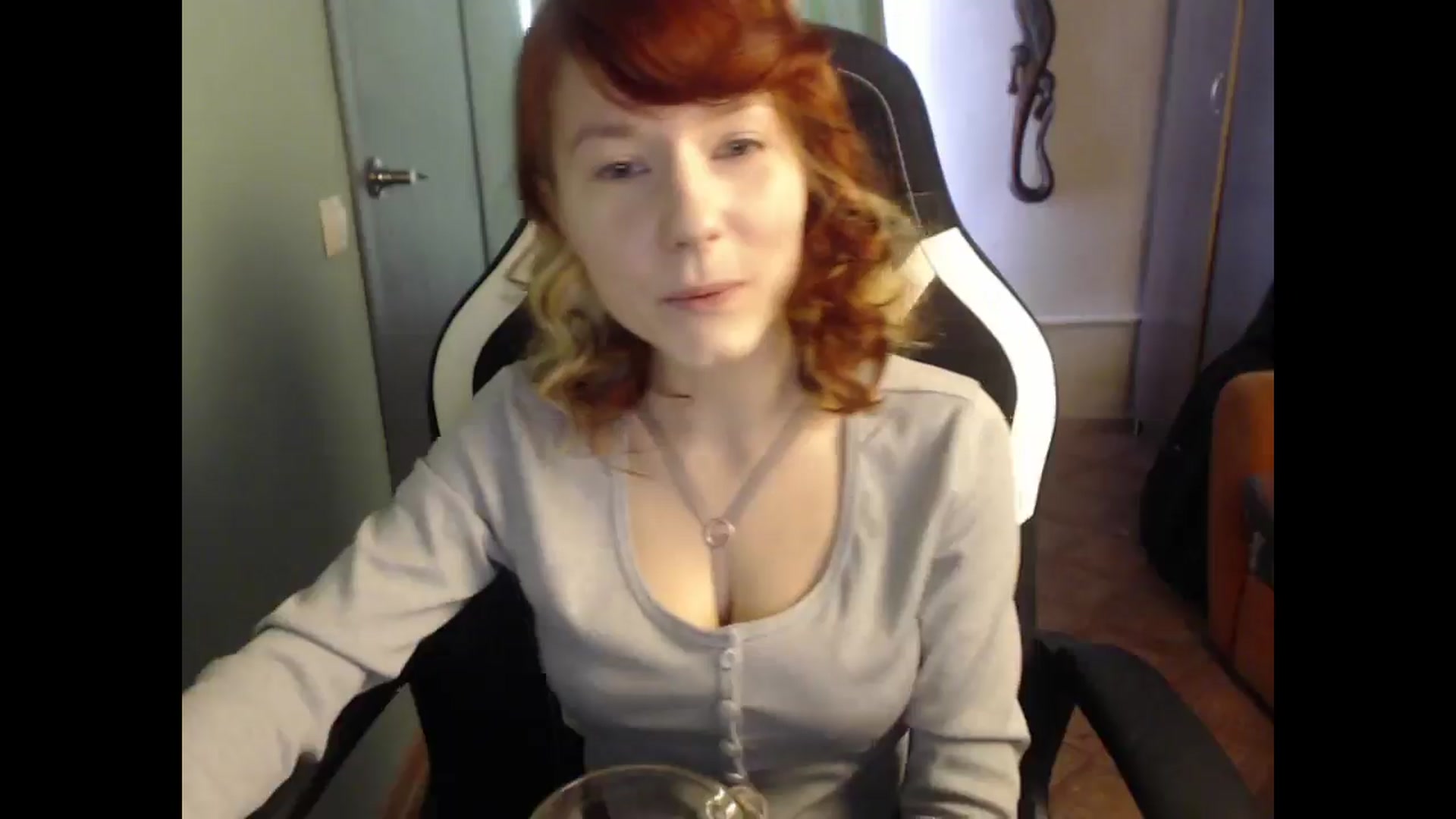 Gallery image thumbnail from NikiFoks18's myfreecams stream on, 03/27/2025, 04:05 image 15 of 20