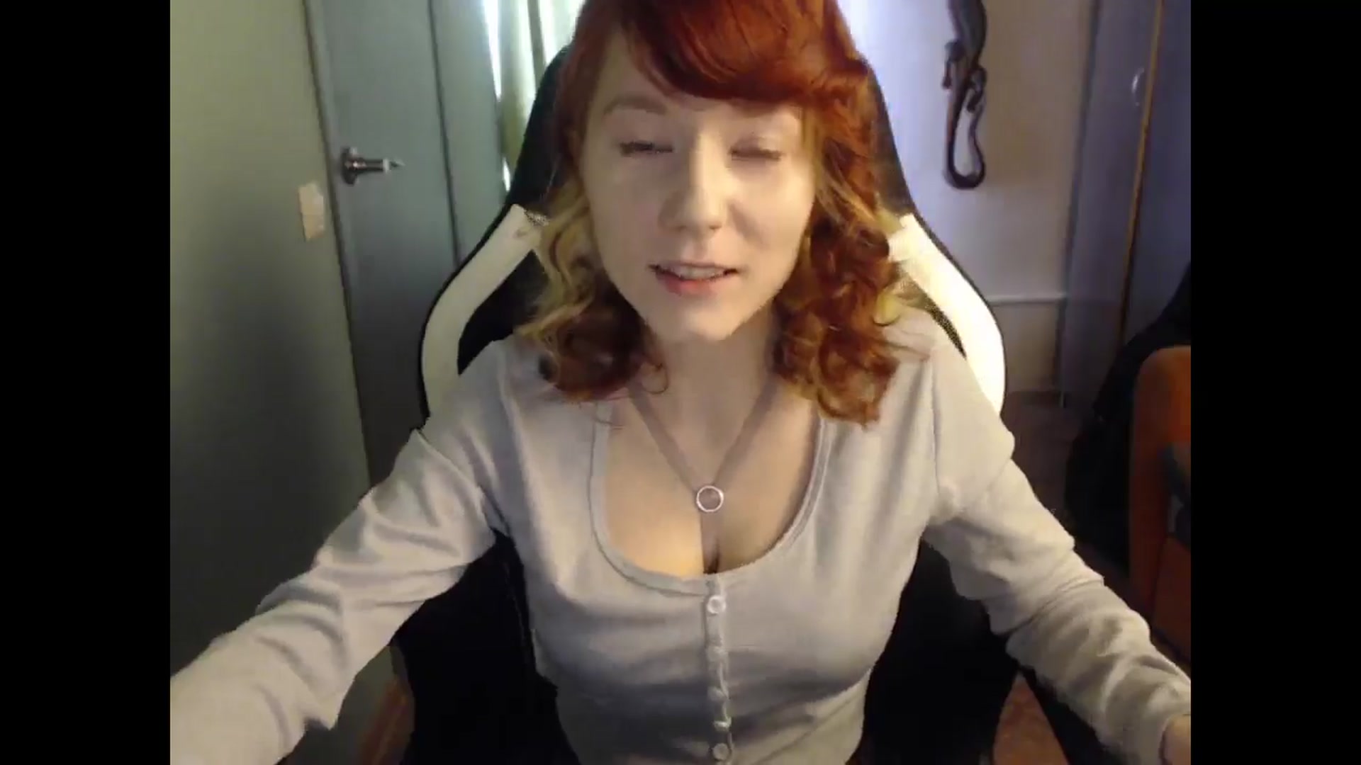 Gallery image thumbnail from NikiFoks18's myfreecams stream on, 03/27/2025, 04:05 image 17 of 20