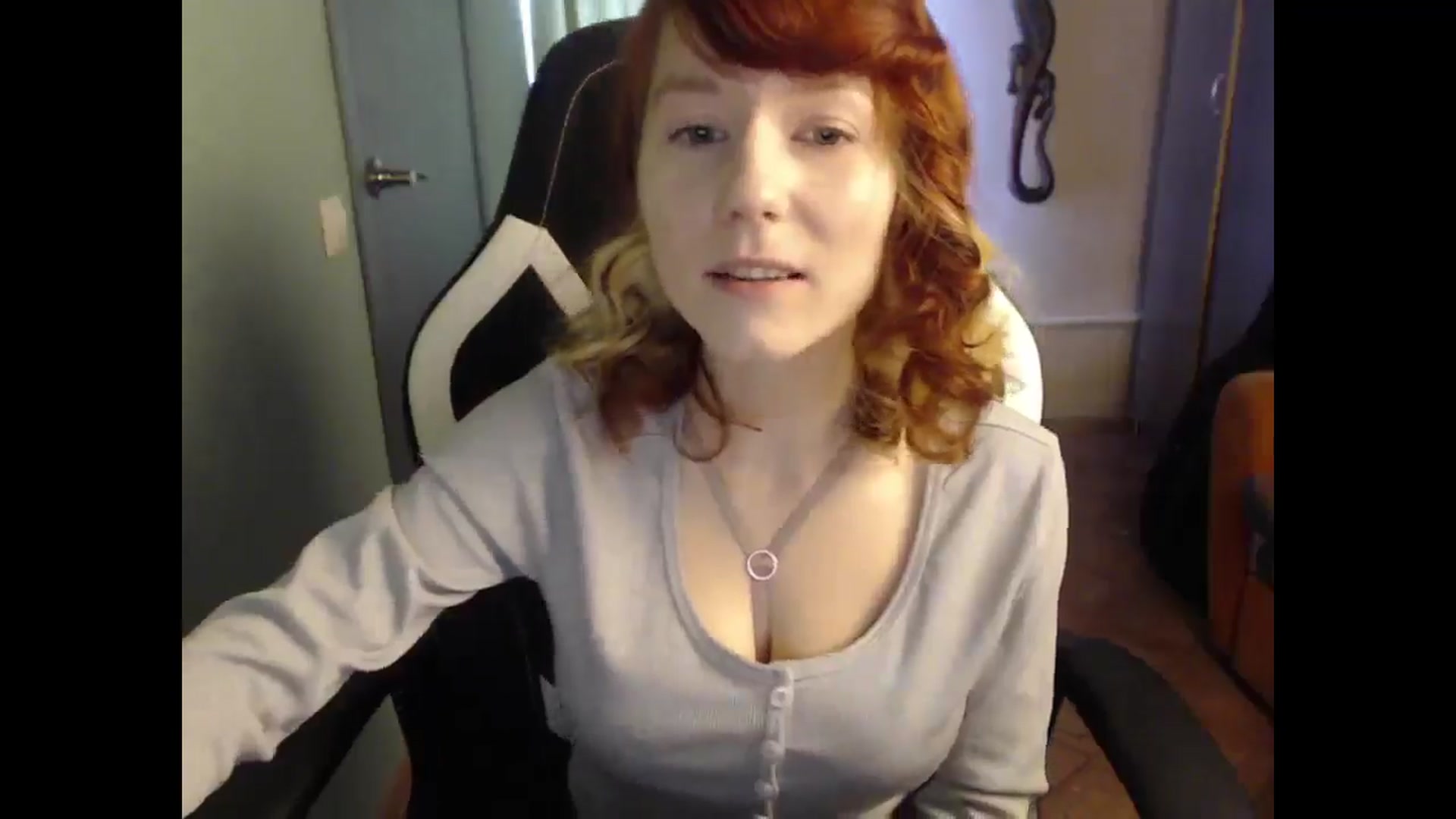 Gallery image thumbnail from NikiFoks18's myfreecams stream on, 03/27/2025, 04:05 image 18 of 20