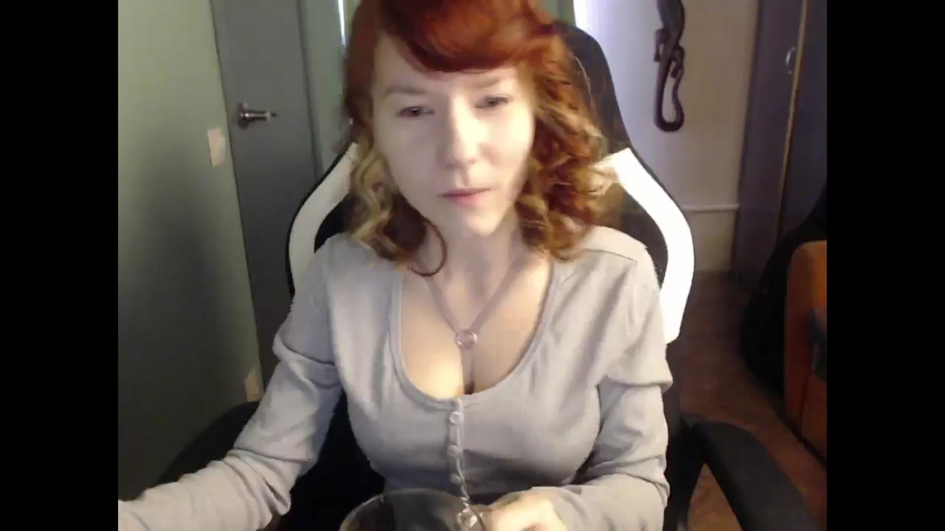 Gallery image thumbnail from NikiFoks18's myfreecams stream on, 03/27/2025, 04:05 image 4 of 20
