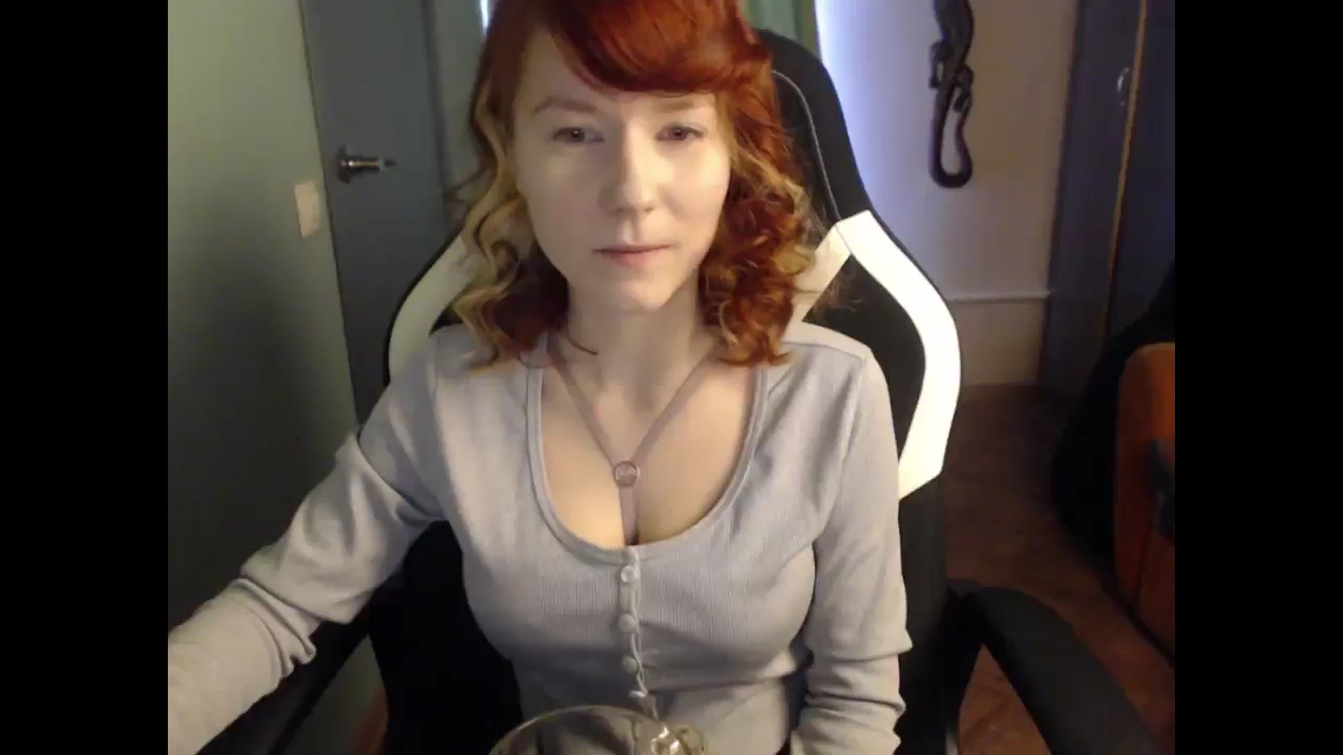 Gallery image thumbnail from NikiFoks18's myfreecams stream on, 03/27/2025, 04:05 image 10 of 20