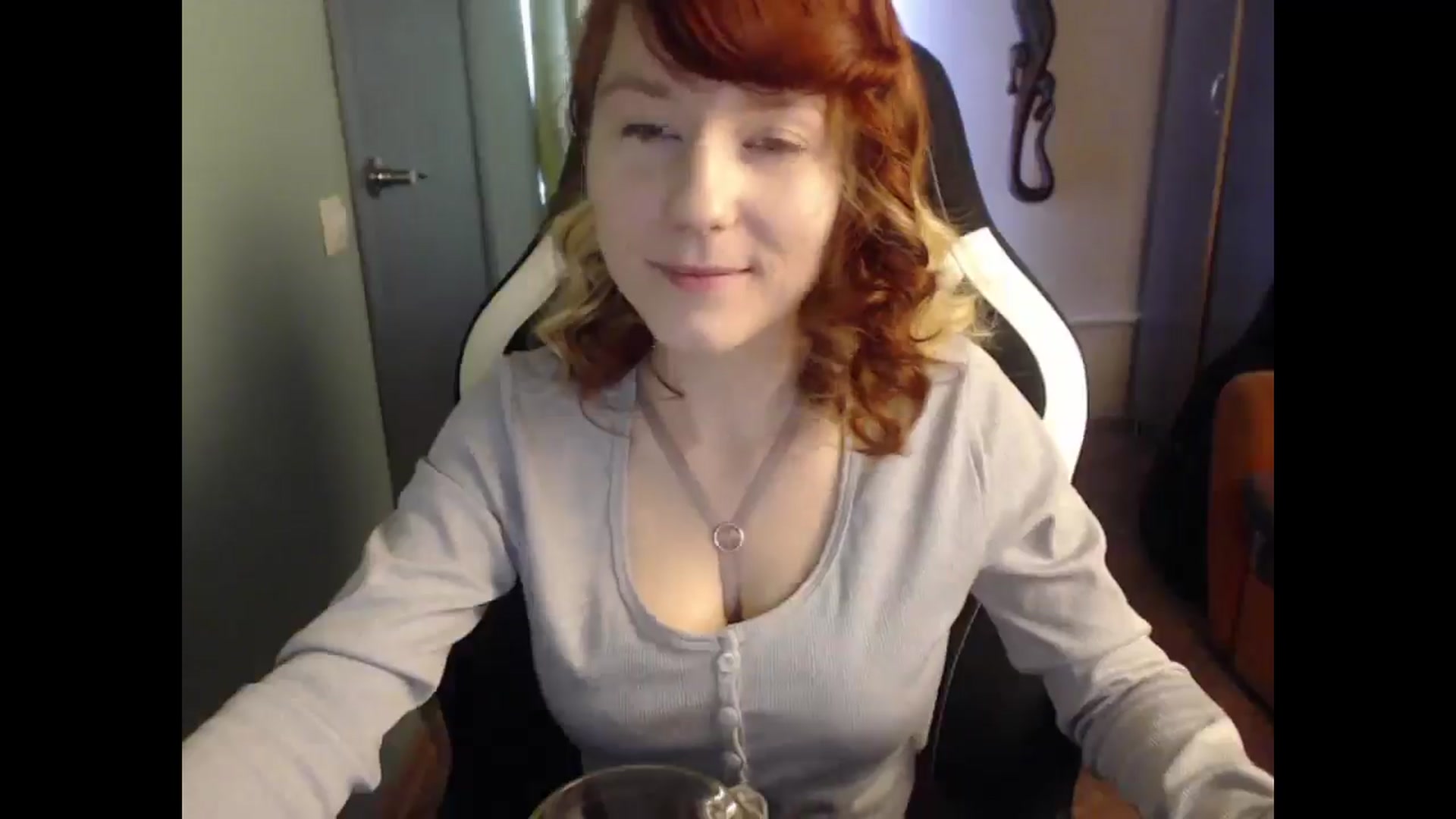 Gallery image thumbnail from NikiFoks18's myfreecams stream on, 03/27/2025, 04:05 image 13 of 20