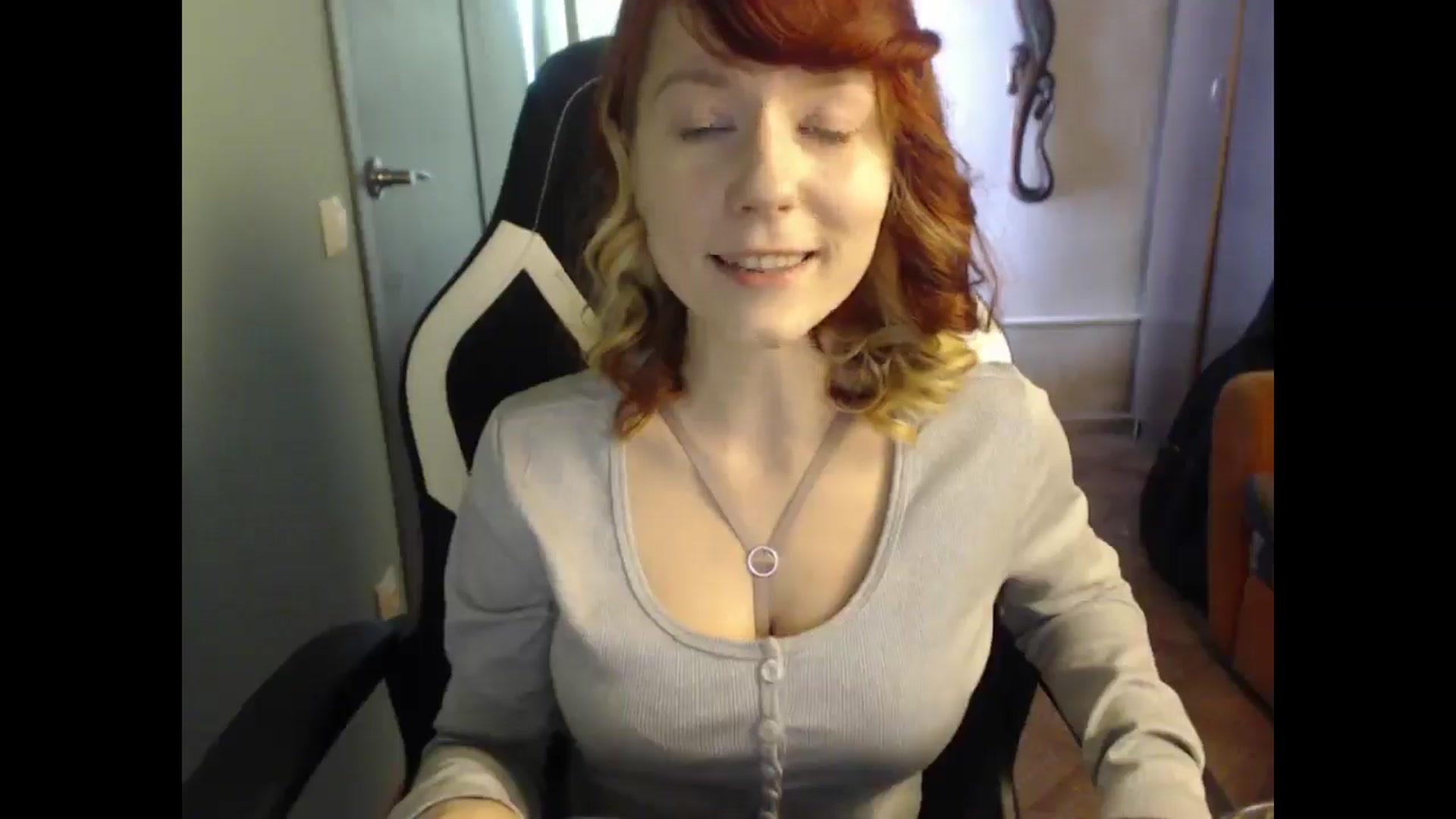 Gallery image thumbnail from NikiFoks18's myfreecams stream on, 03/27/2025, 06:42 image 6 of 20