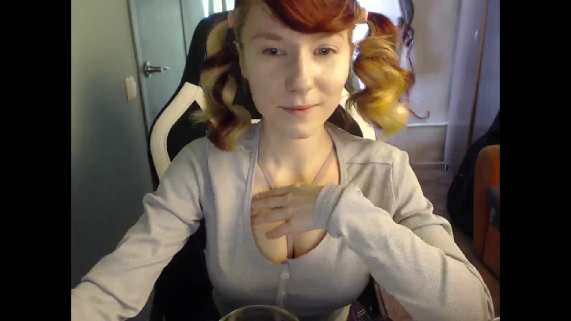 Gallery image thumbnail from NikiFoks18's myfreecams stream on, 03/27/2025, 06:42 image 12 of 20