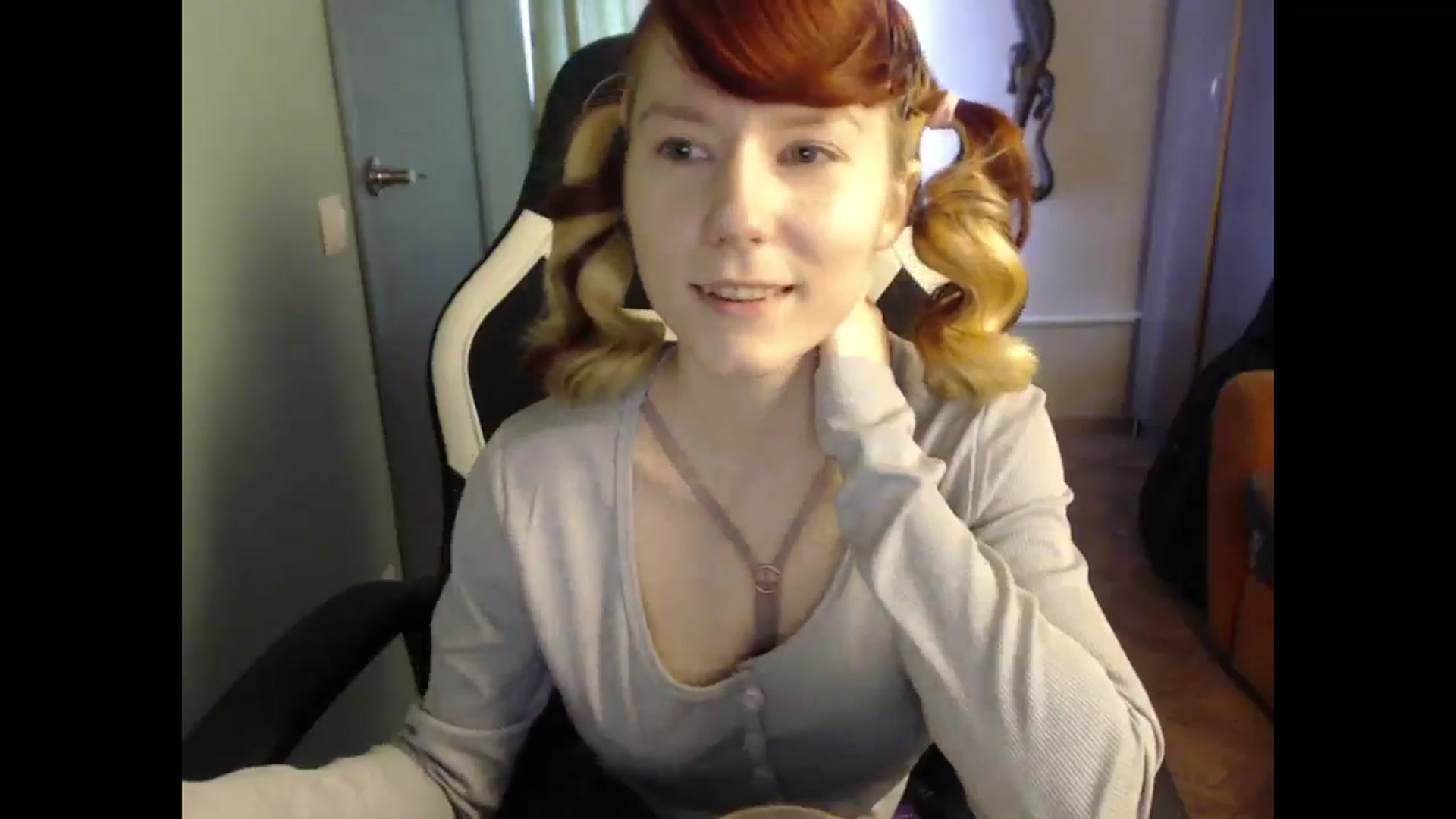 Gallery image thumbnail from NikiFoks18's myfreecams stream on, 03/27/2025, 08:02 image 12 of 20