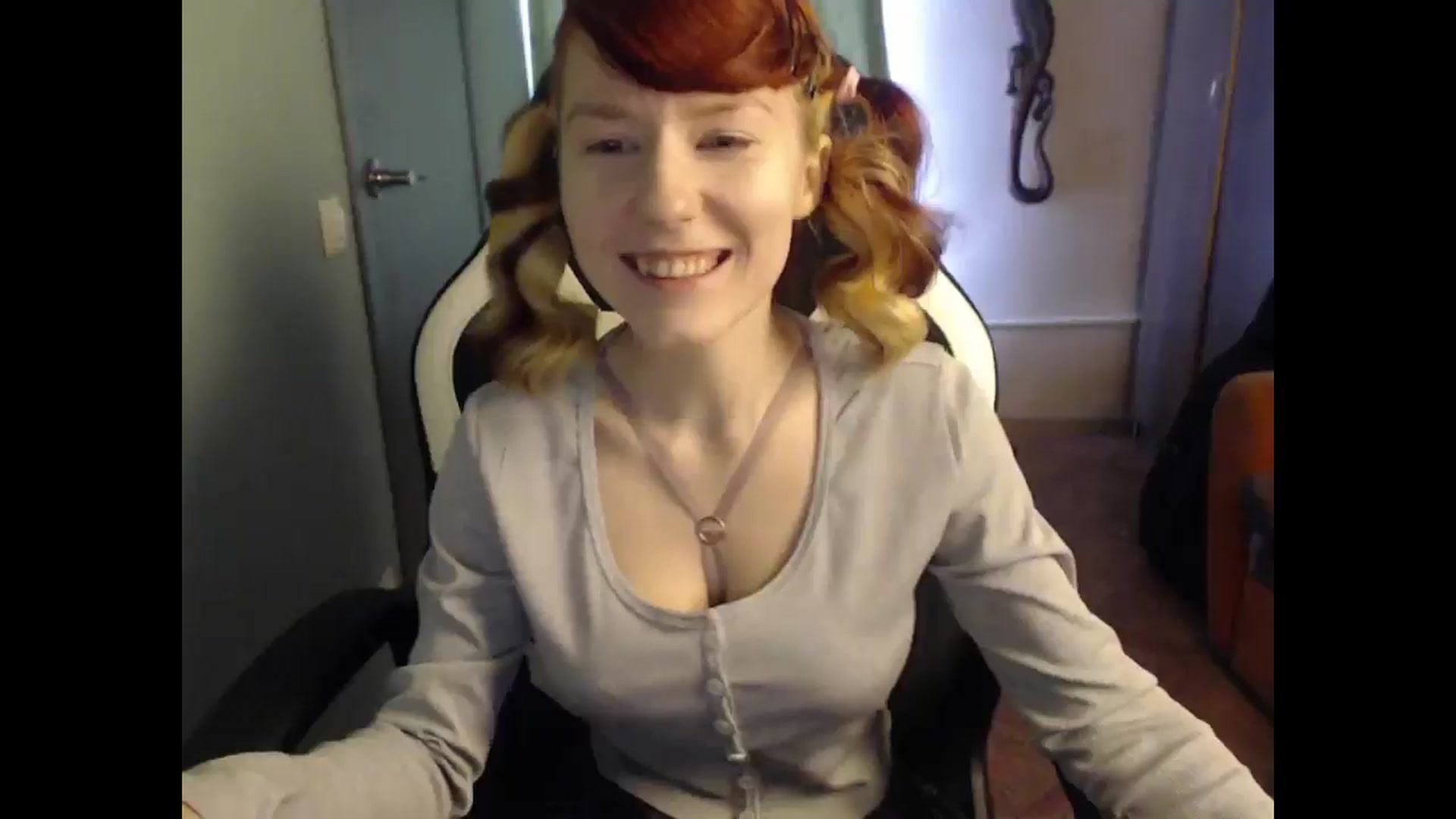 Gallery image thumbnail from NikiFoks18's myfreecams stream on, 03/27/2025, 08:02 image 5 of 20