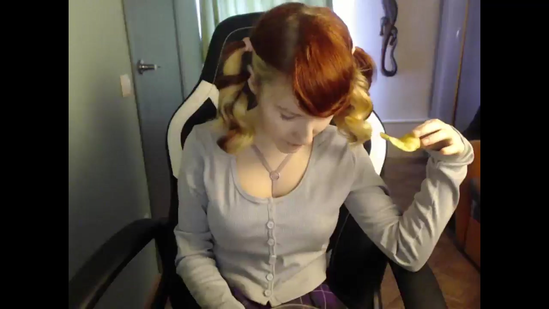 Gallery image thumbnail from NikiFoks18's myfreecams stream on, 03/27/2025, 08:02 image 13 of 20