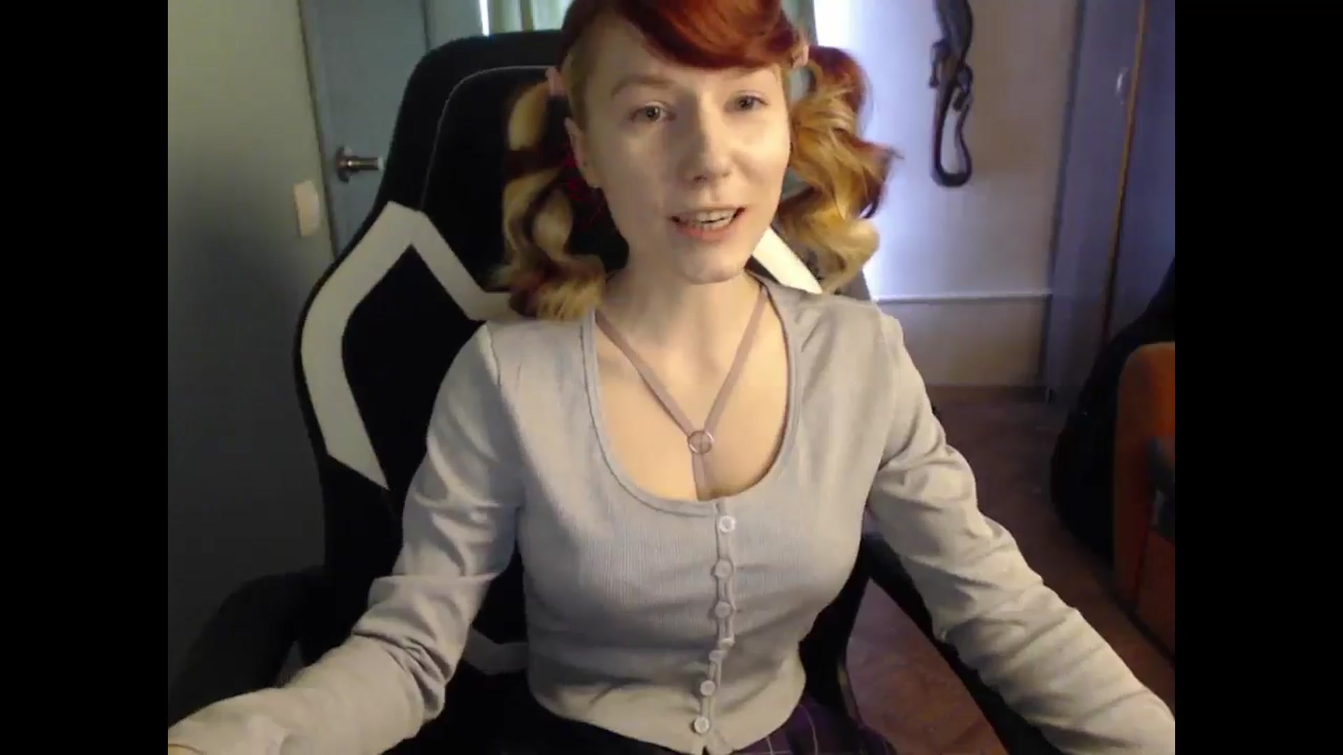 Gallery image thumbnail from NikiFoks18's myfreecams stream on, 03/27/2025, 08:02 image 4 of 20