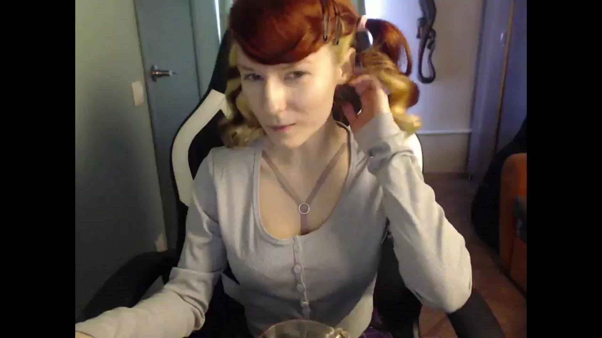 Gallery image thumbnail from NikiFoks18's myfreecams stream on, 03/27/2025, 08:02 image 14 of 20