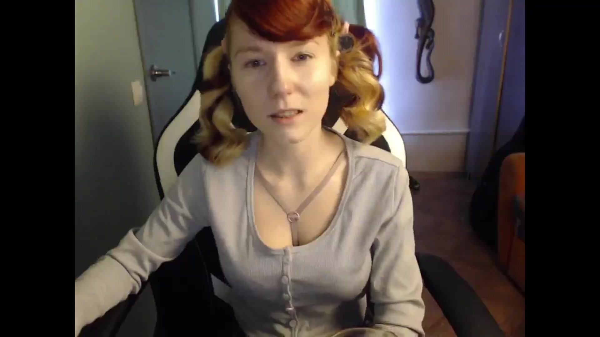 Gallery image thumbnail from NikiFoks18's myfreecams stream on, 03/27/2025, 08:02 image 16 of 20