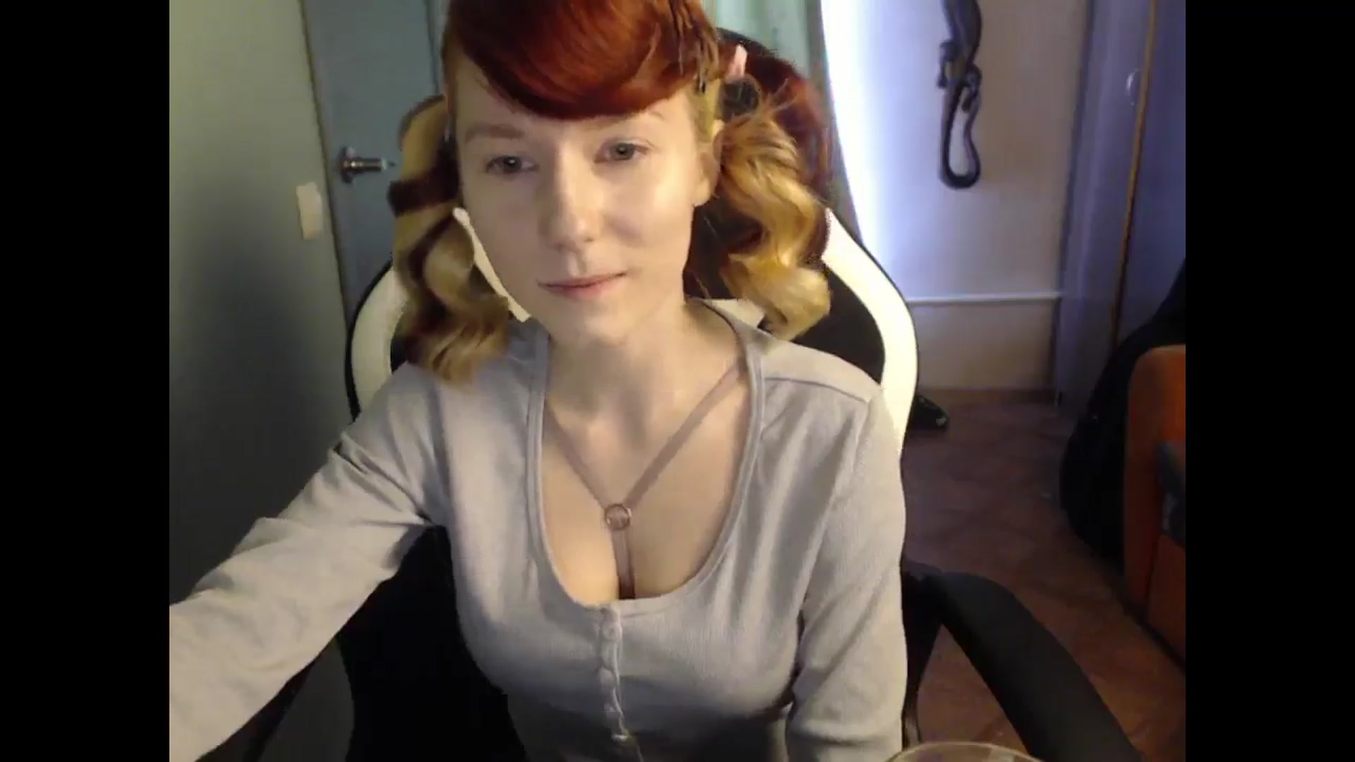 Gallery image thumbnail from NikiFoks18's myfreecams stream on, 03/27/2025, 08:02 image 19 of 20