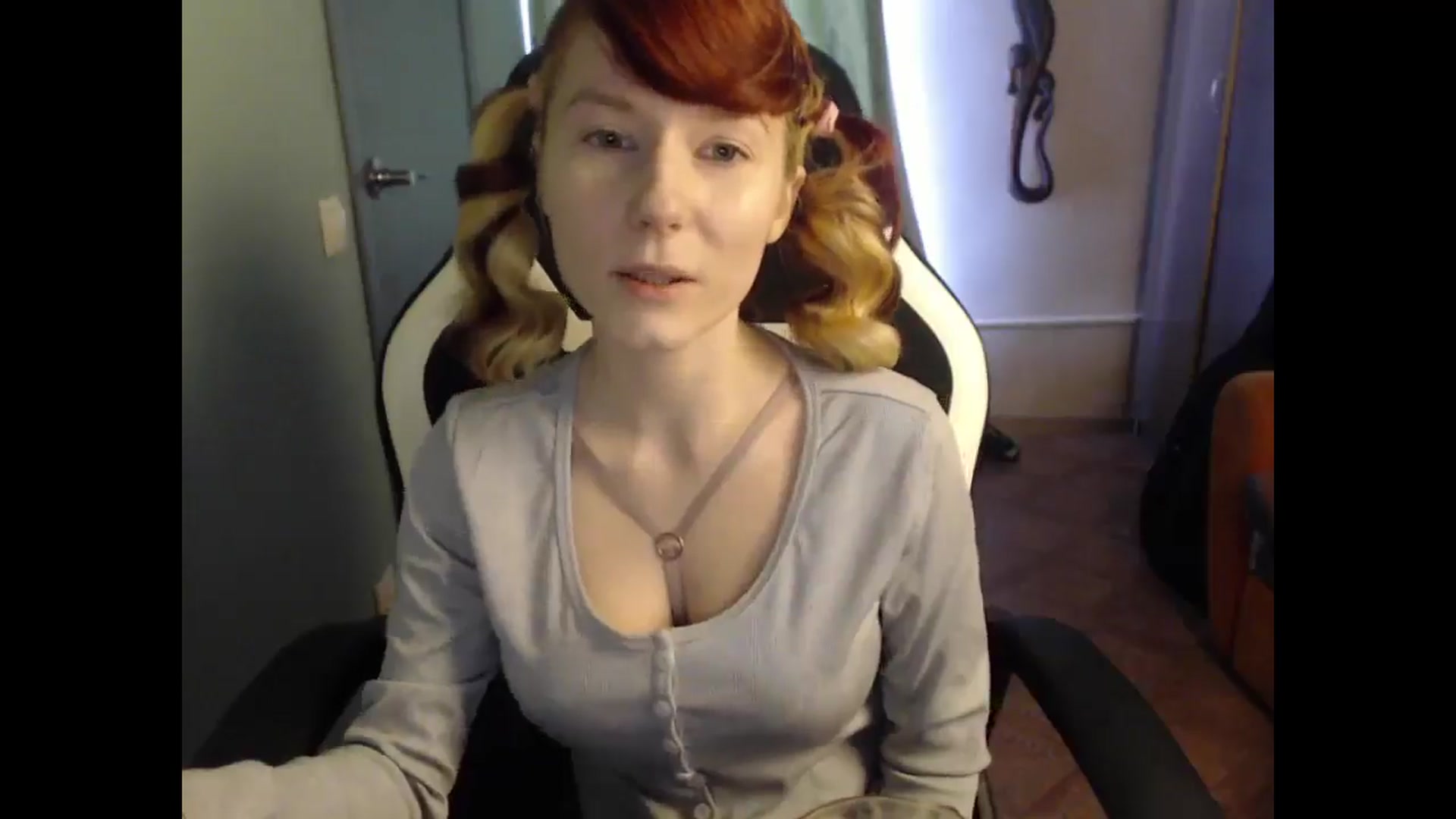Gallery image thumbnail from NikiFoks18's myfreecams stream on, 03/27/2025, 08:02 image 18 of 20
