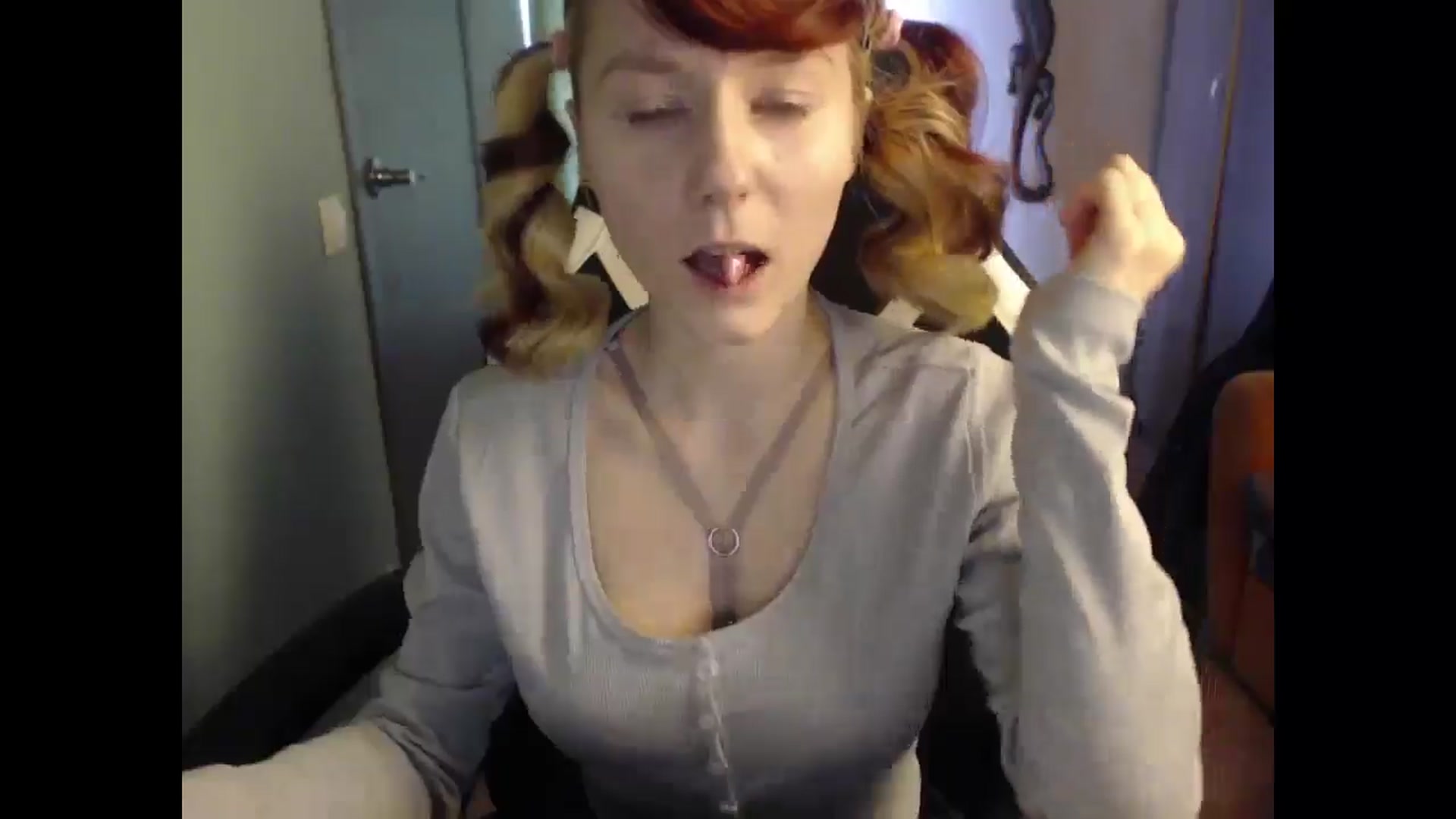 Gallery image thumbnail from NikiFoks18's myfreecams stream on, 03/27/2025, 08:02 image 10 of 20