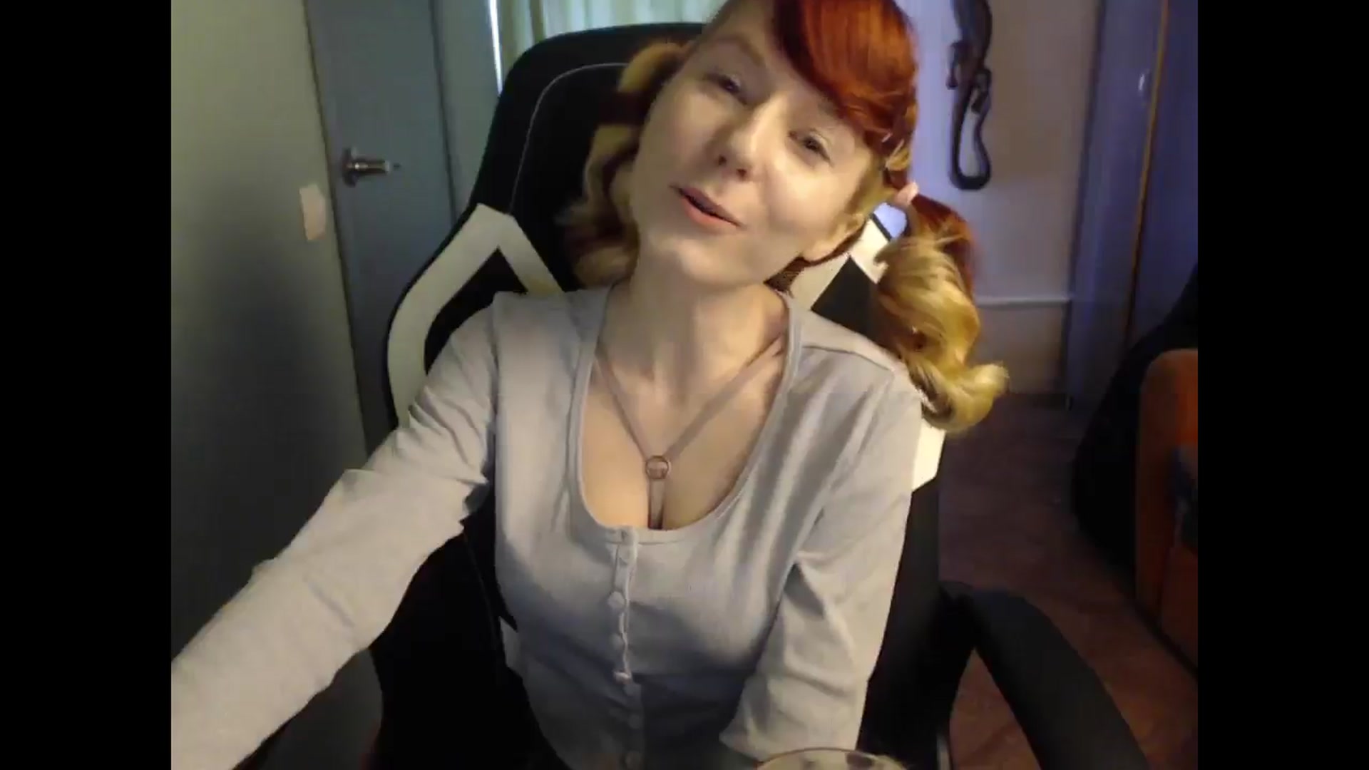 Gallery image thumbnail from NikiFoks18's myfreecams stream on, 03/27/2025, 08:02 image 17 of 20