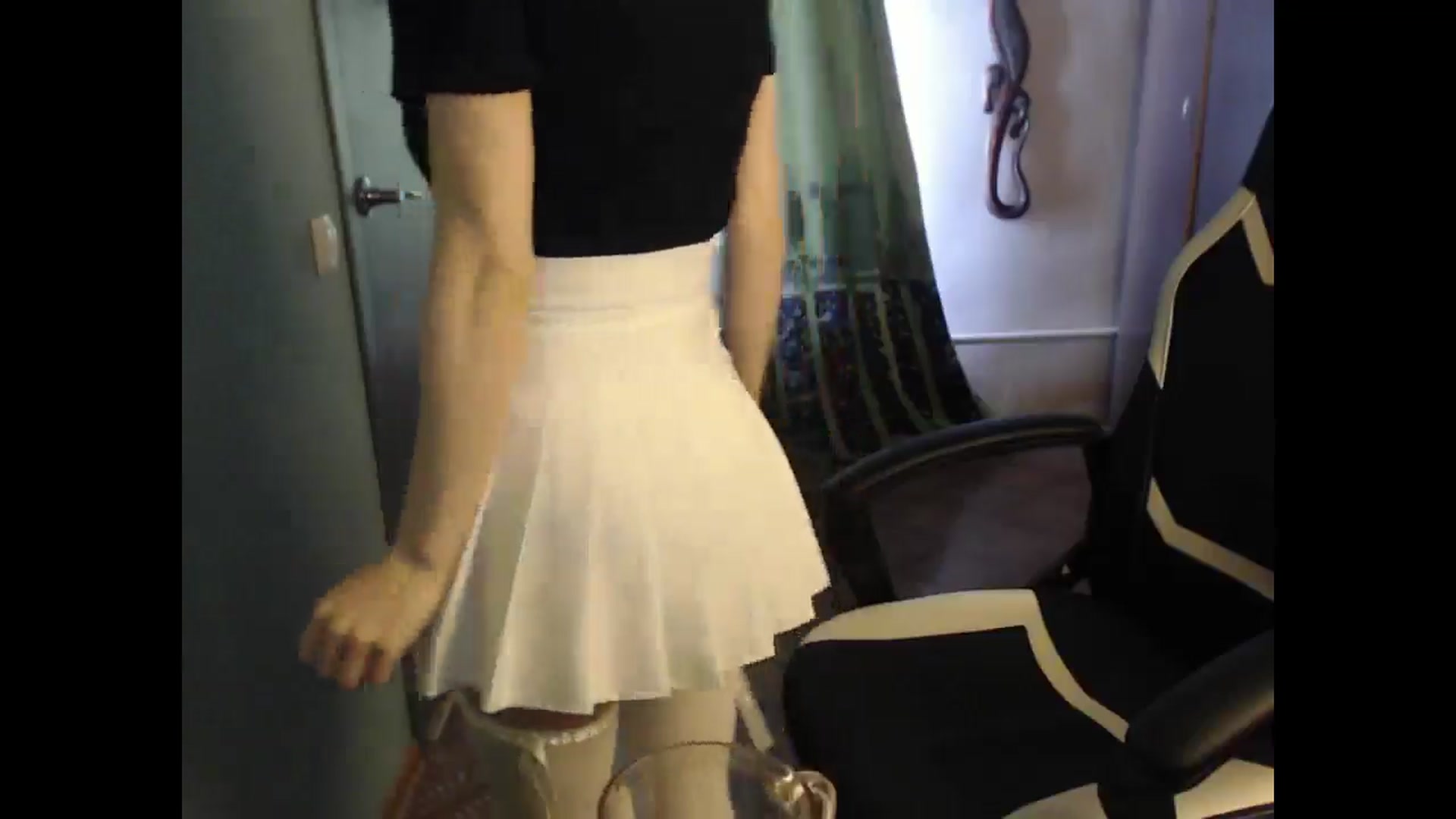 Gallery image thumbnail from NikiFoks18's myfreecams stream on, 03/28/2025, 05:39 image 2 of 20