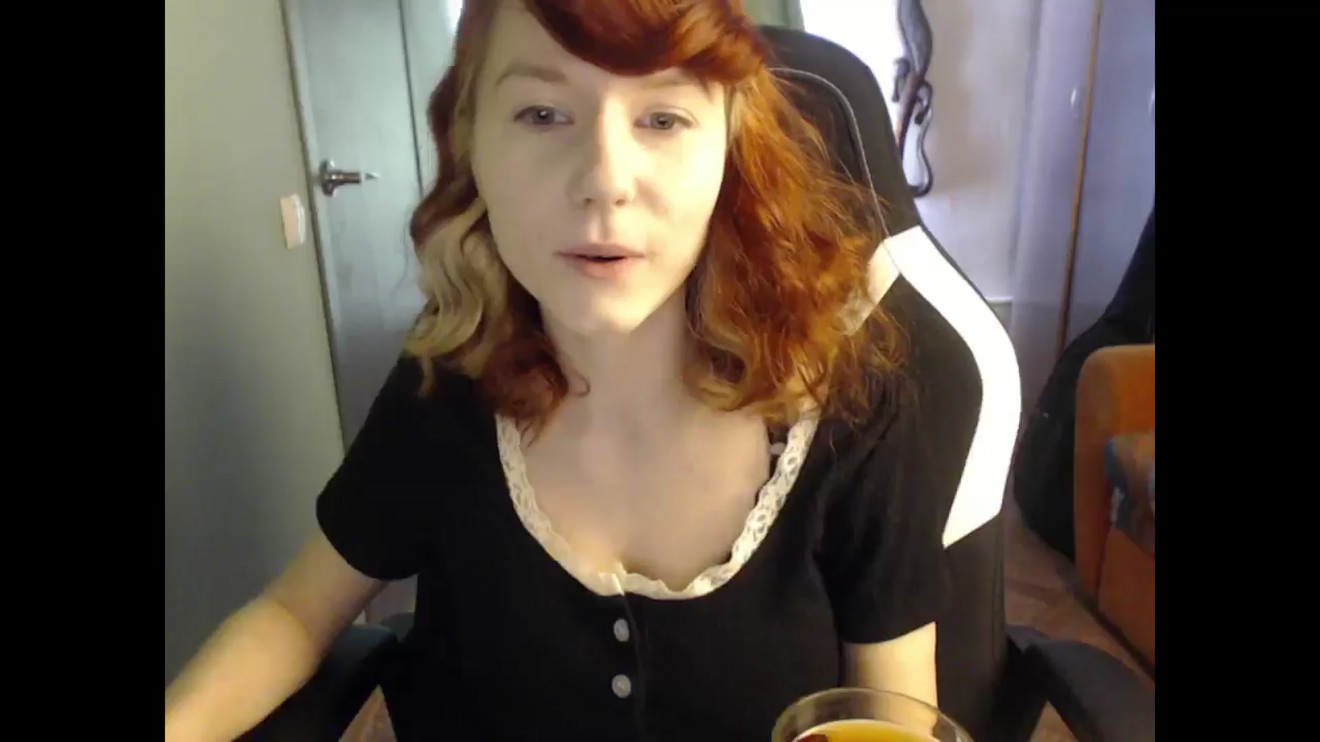 Gallery image thumbnail from NikiFoks18's myfreecams stream on, 03/28/2025, 05:39 image 12 of 20