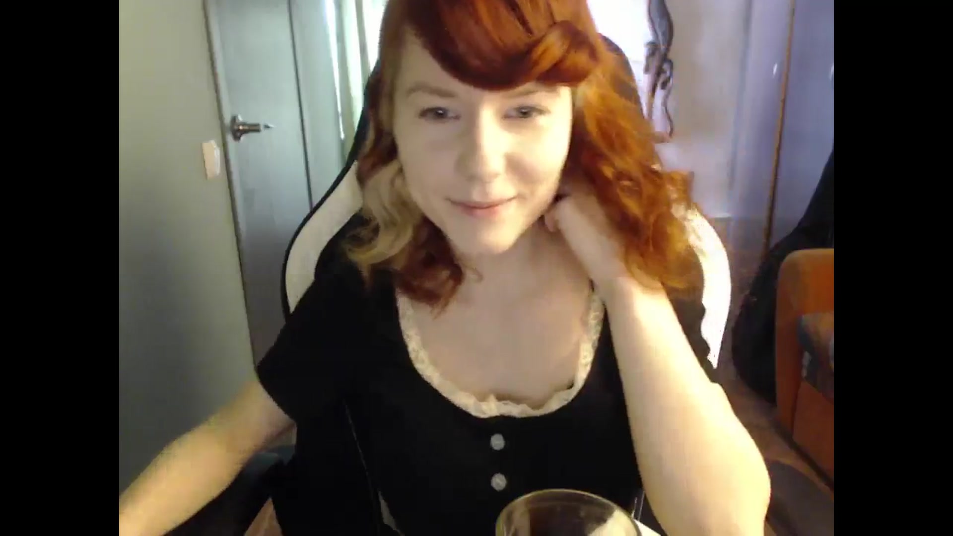 Gallery image thumbnail from NikiFoks18's myfreecams stream on, 03/28/2025, 05:39 image 17 of 20