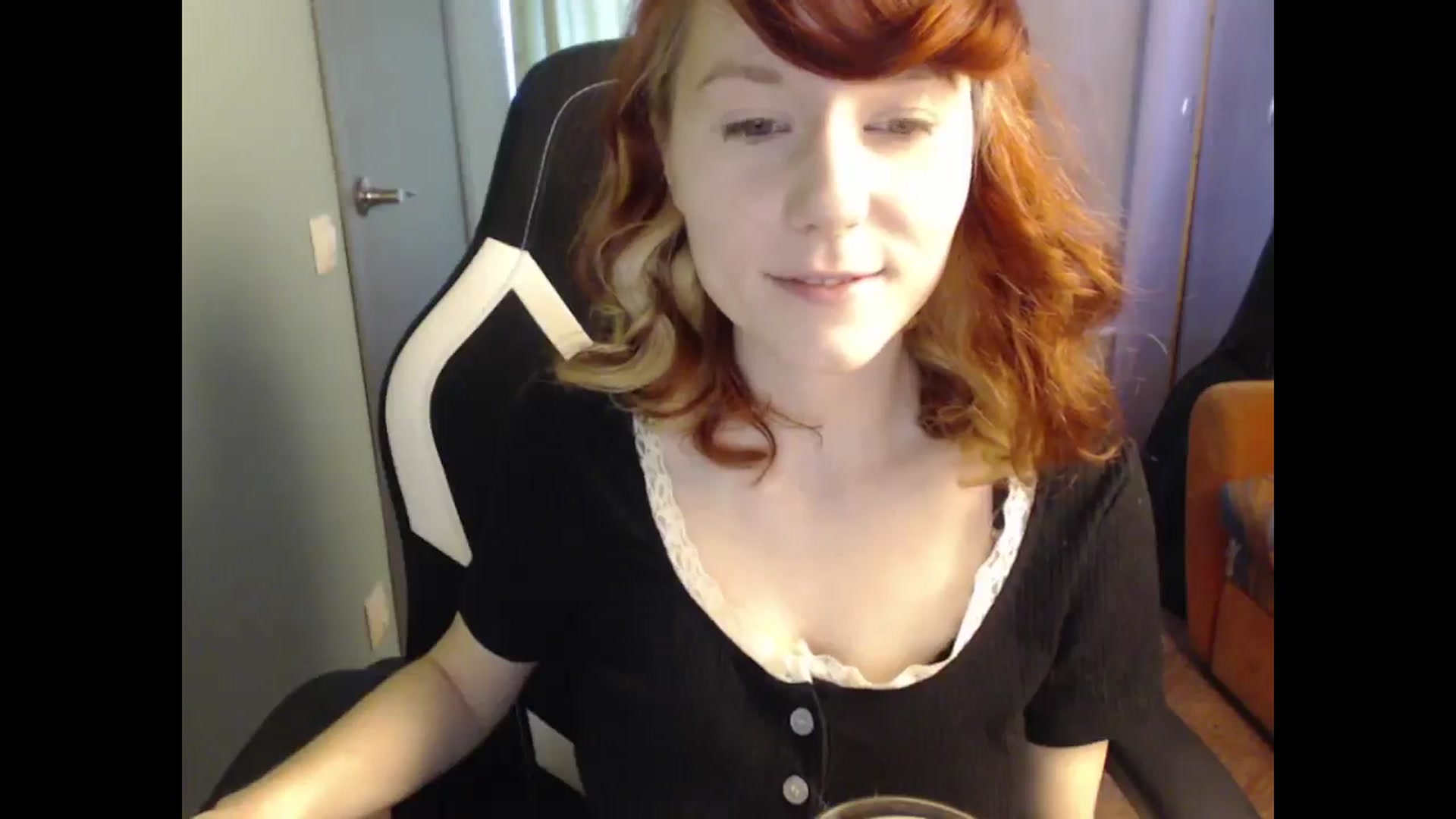 Gallery image thumbnail from NikiFoks18's myfreecams stream on, 03/28/2025, 07:32 image 10 of 20