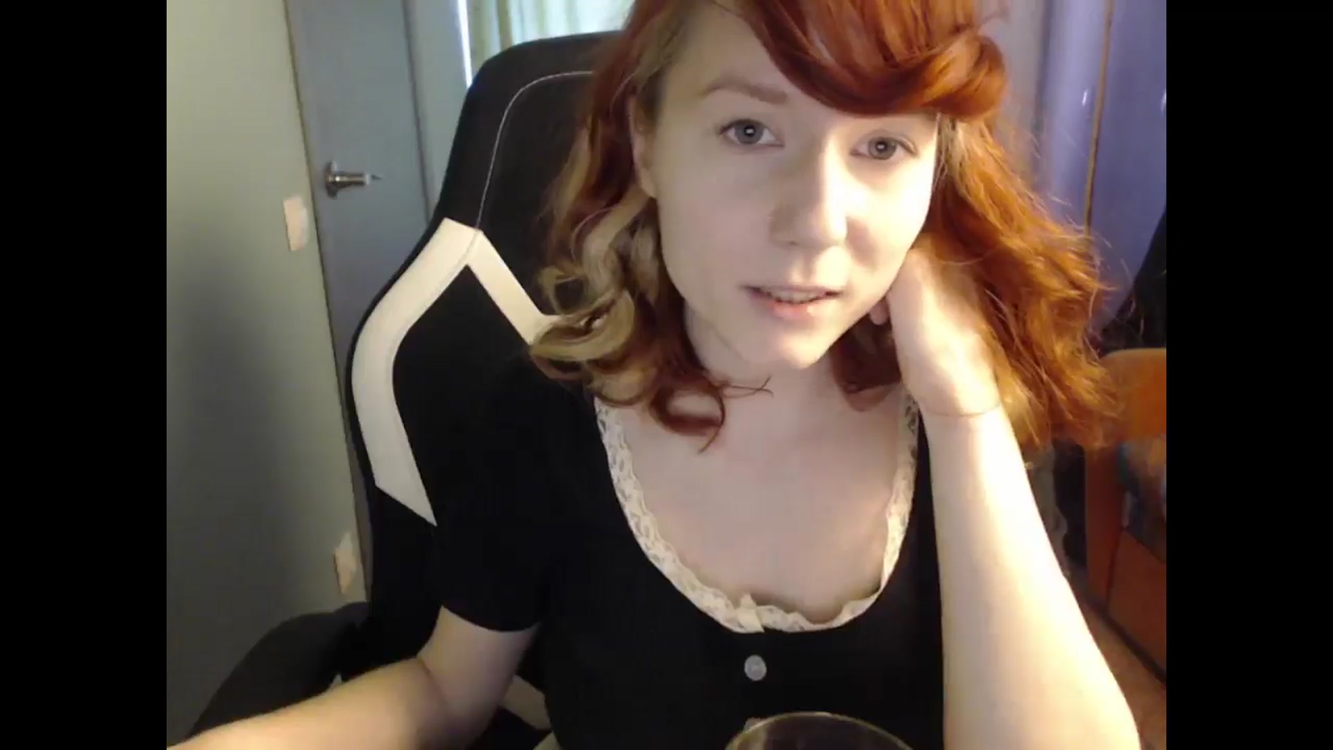 Gallery image thumbnail from NikiFoks18's myfreecams stream on, 03/28/2025, 07:32 image 14 of 20