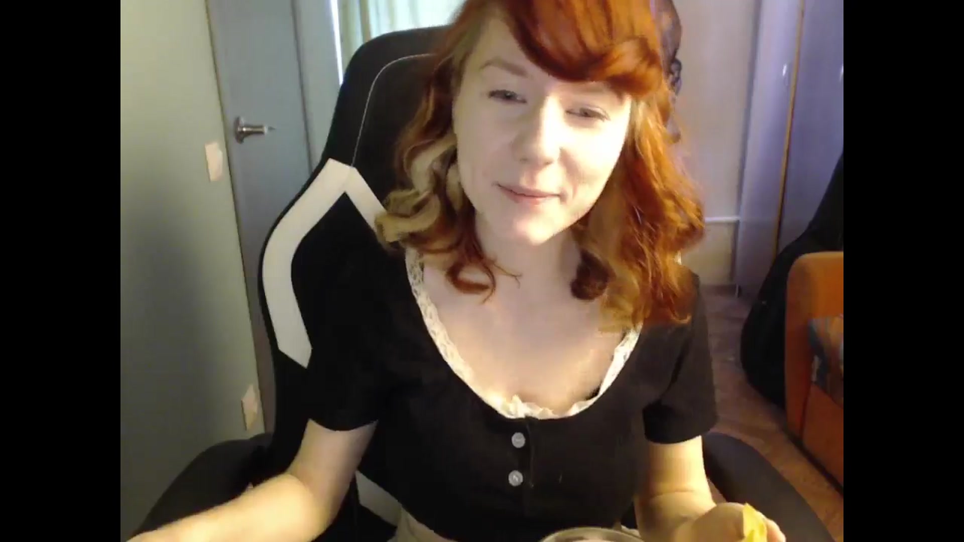 Gallery image thumbnail from NikiFoks18's myfreecams stream on, 03/28/2025, 07:32 image 9 of 20