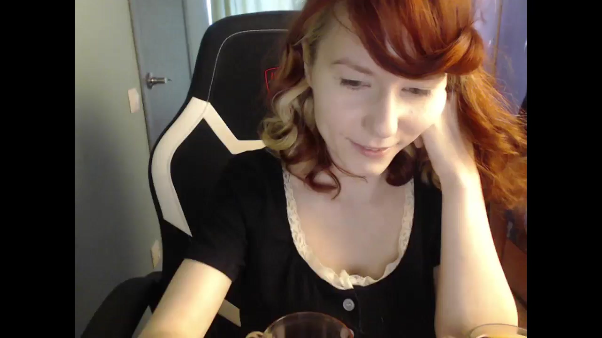 Gallery image thumbnail from NikiFoks18's myfreecams stream on, 03/28/2025, 07:32 image 4 of 20