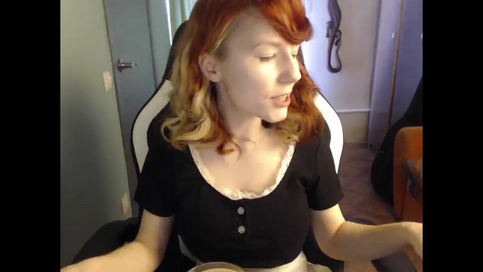 Gallery image thumbnail from NikiFoks18's myfreecams stream on, 03/28/2025, 07:32 image 8 of 20