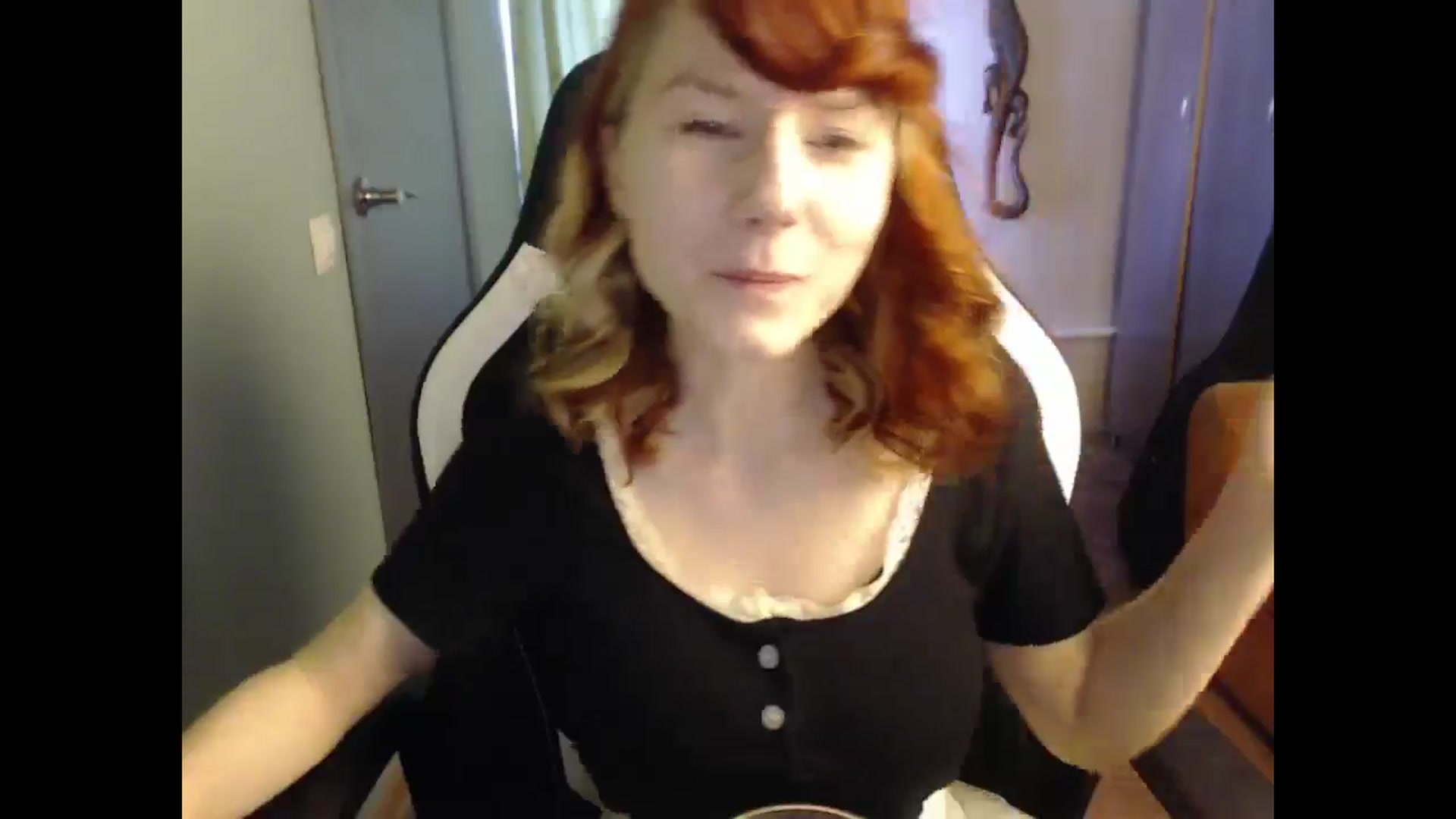 Gallery image thumbnail from NikiFoks18's myfreecams stream on, 03/28/2025, 09:19 image 12 of 20
