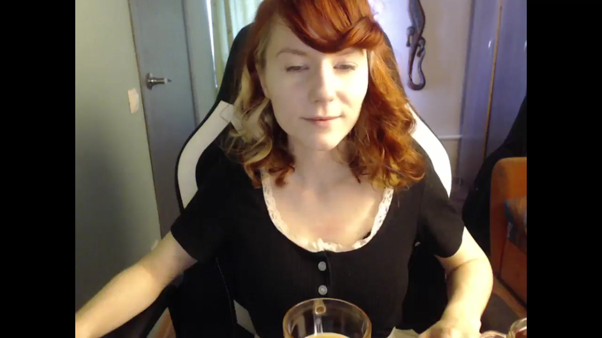 Gallery image thumbnail from NikiFoks18's myfreecams stream on, 03/28/2025, 09:19 image 4 of 20