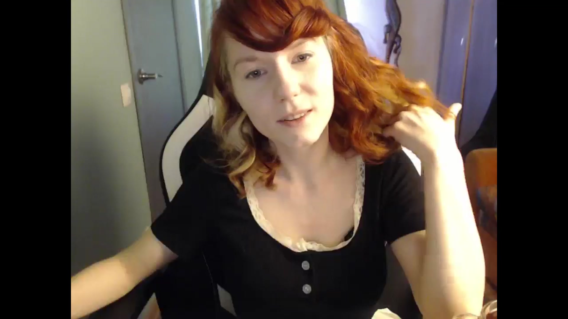 Gallery image thumbnail from NikiFoks18's myfreecams stream on, 03/28/2025, 09:19 image 7 of 20