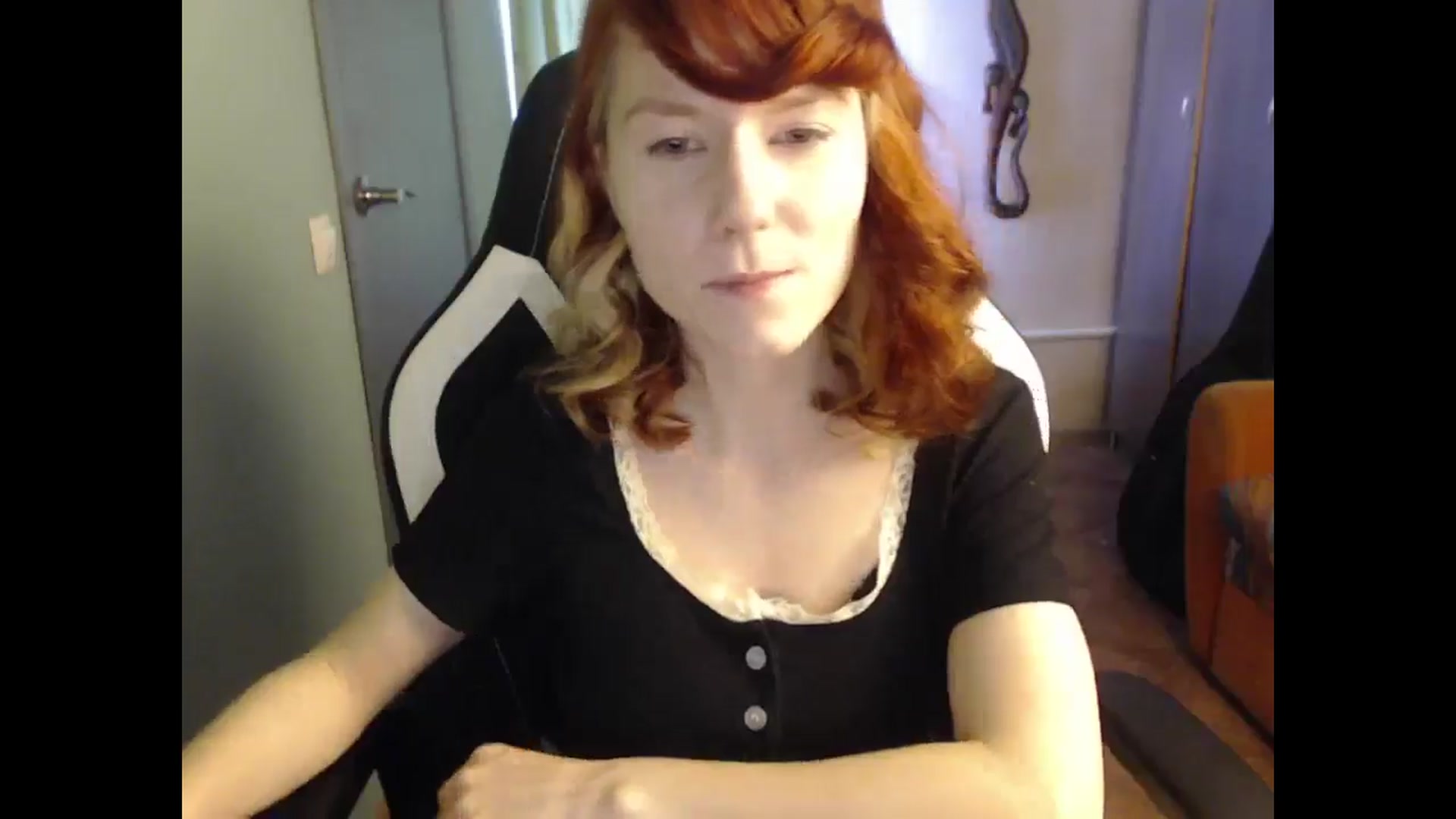 Gallery image thumbnail from NikiFoks18's myfreecams stream on, 03/28/2025, 09:19 image 17 of 20