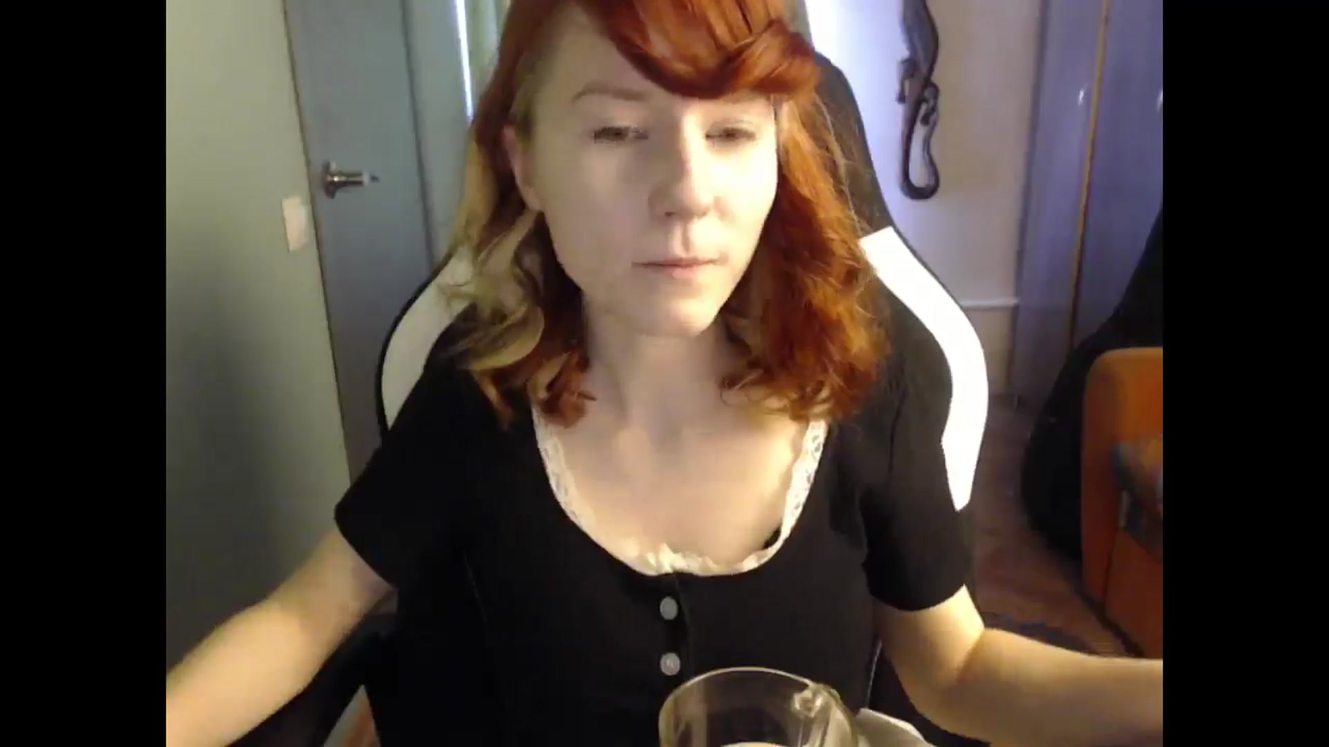 Gallery image thumbnail from NikiFoks18's myfreecams stream on, 03/28/2025, 09:19 image 13 of 20