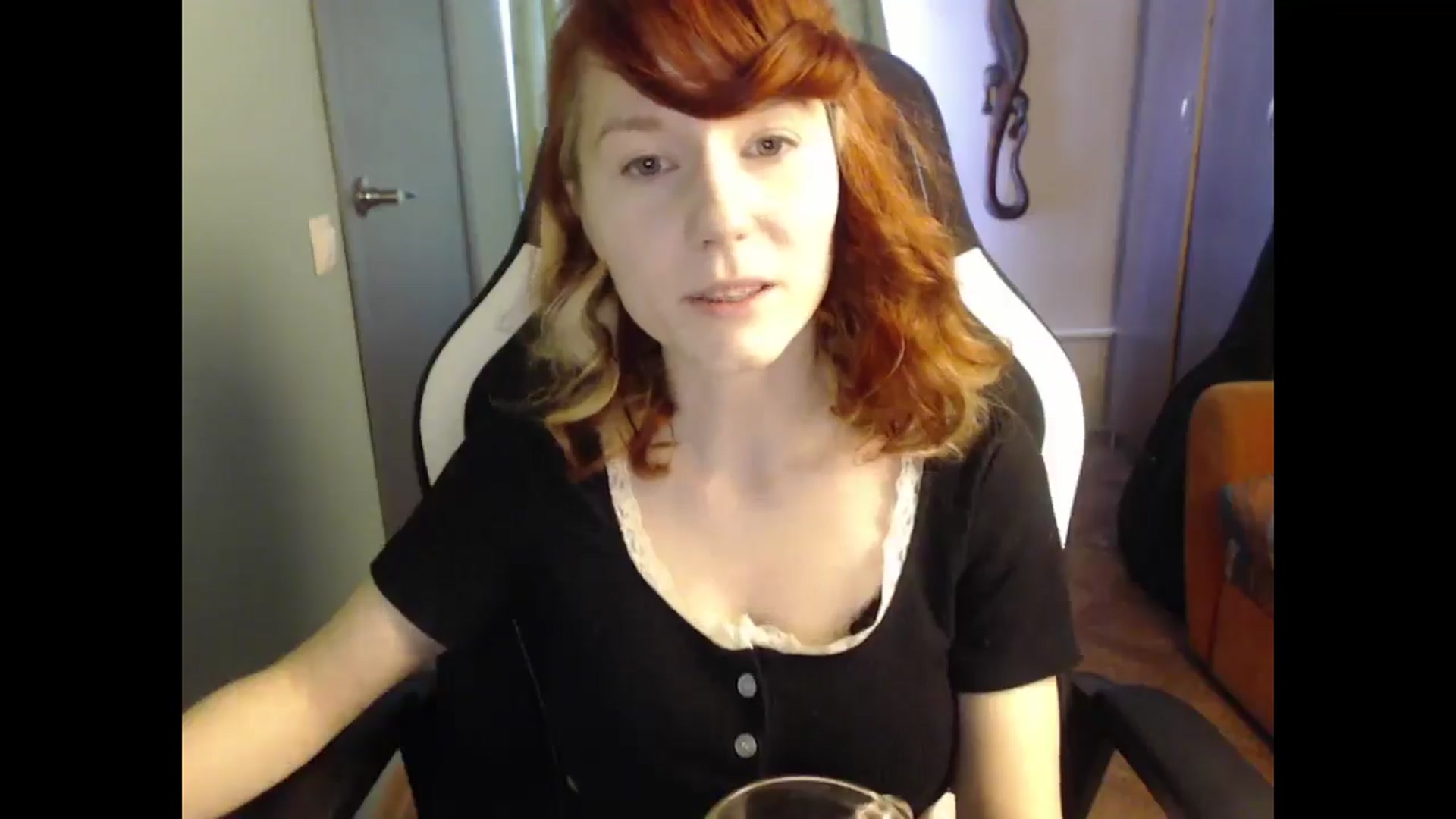 Gallery image thumbnail from NikiFoks18's myfreecams stream on, 03/28/2025, 09:19 image 9 of 20