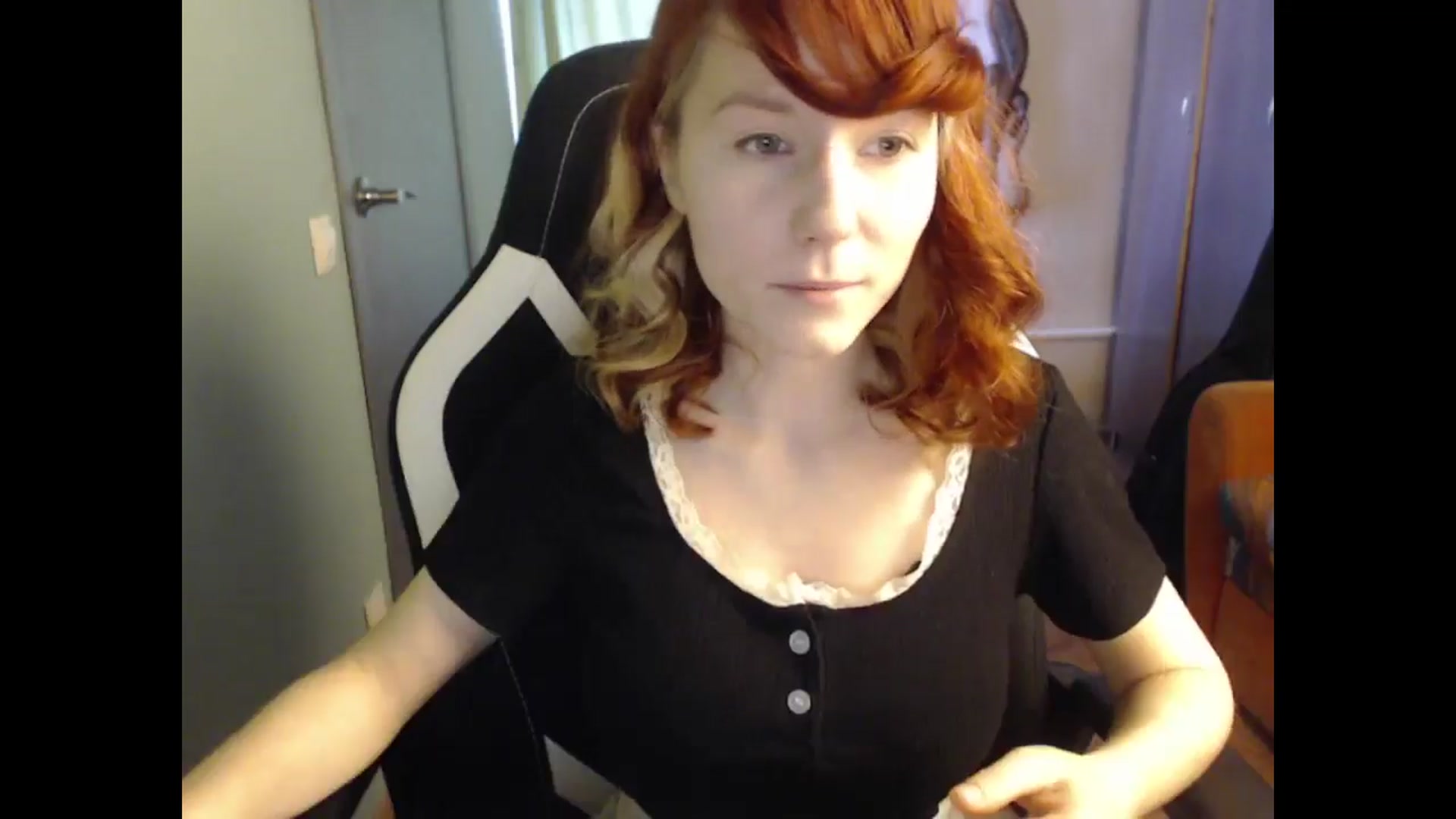 Gallery image thumbnail from NikiFoks18's myfreecams stream on, 03/28/2025, 09:19 image 18 of 20