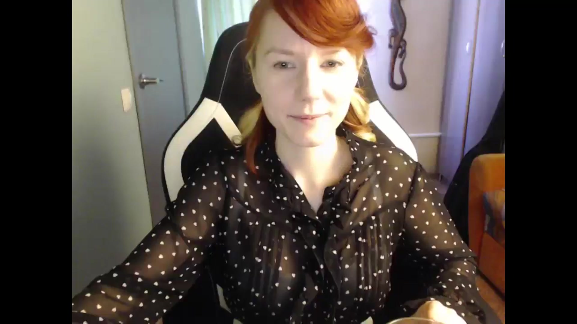 Gallery image thumbnail from NikiFoks18's myfreecams stream on, 03/29/2025, 08:04 image 15 of 20
