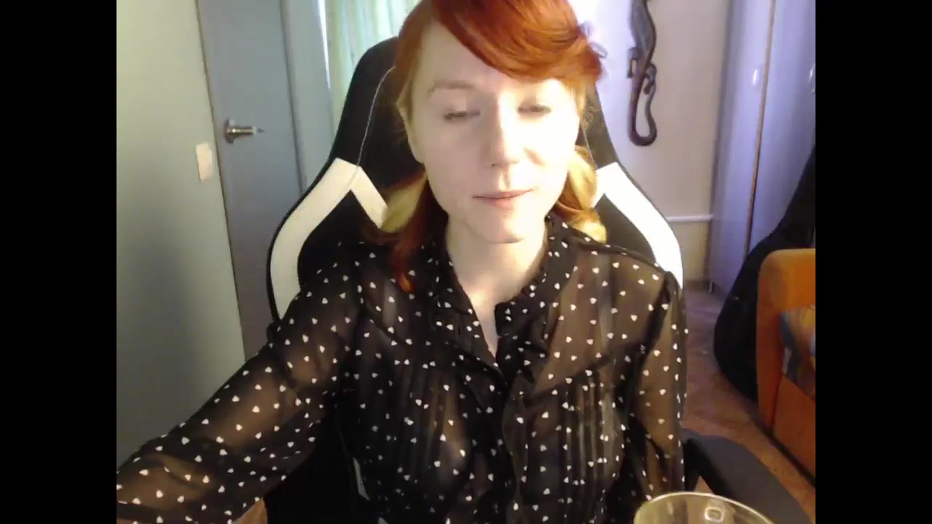 Gallery image thumbnail from NikiFoks18's myfreecams stream on, 03/29/2025, 08:04 image 16 of 20