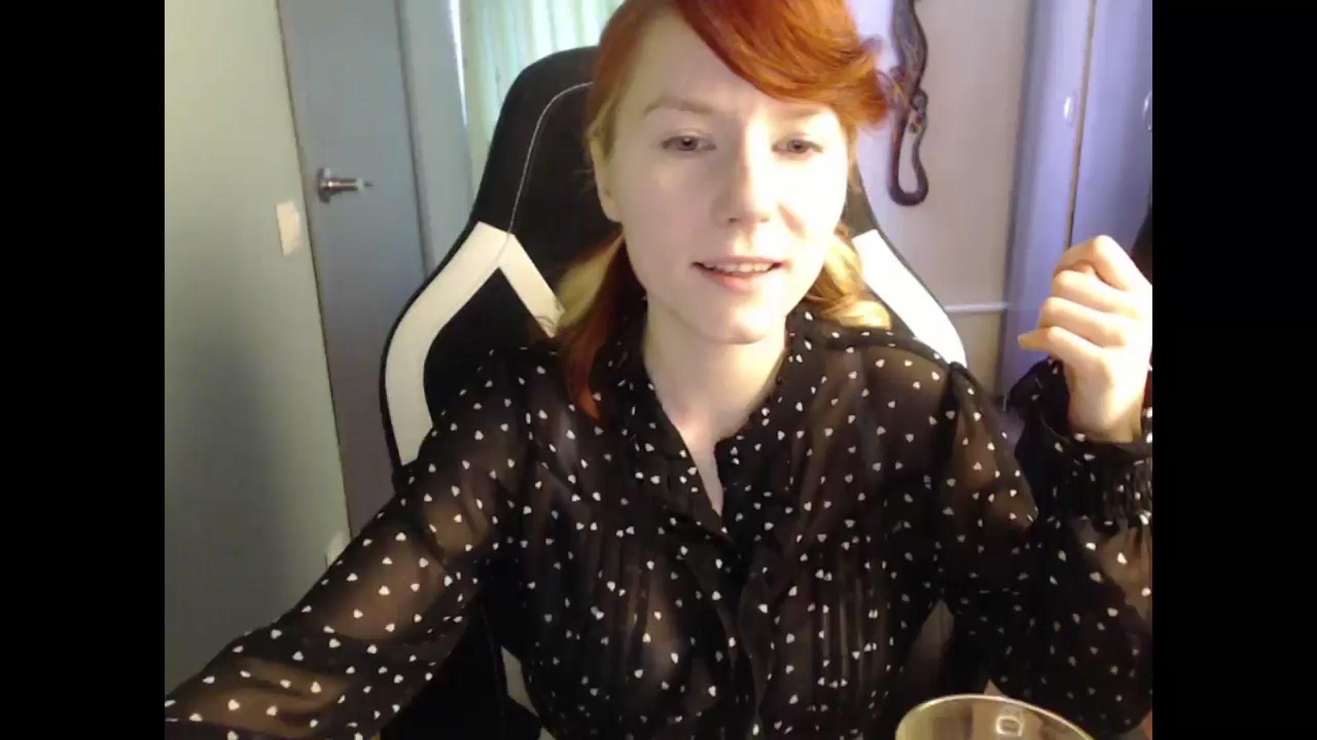 Gallery image thumbnail from NikiFoks18's myfreecams stream on, 03/29/2025, 08:04 image 17 of 20